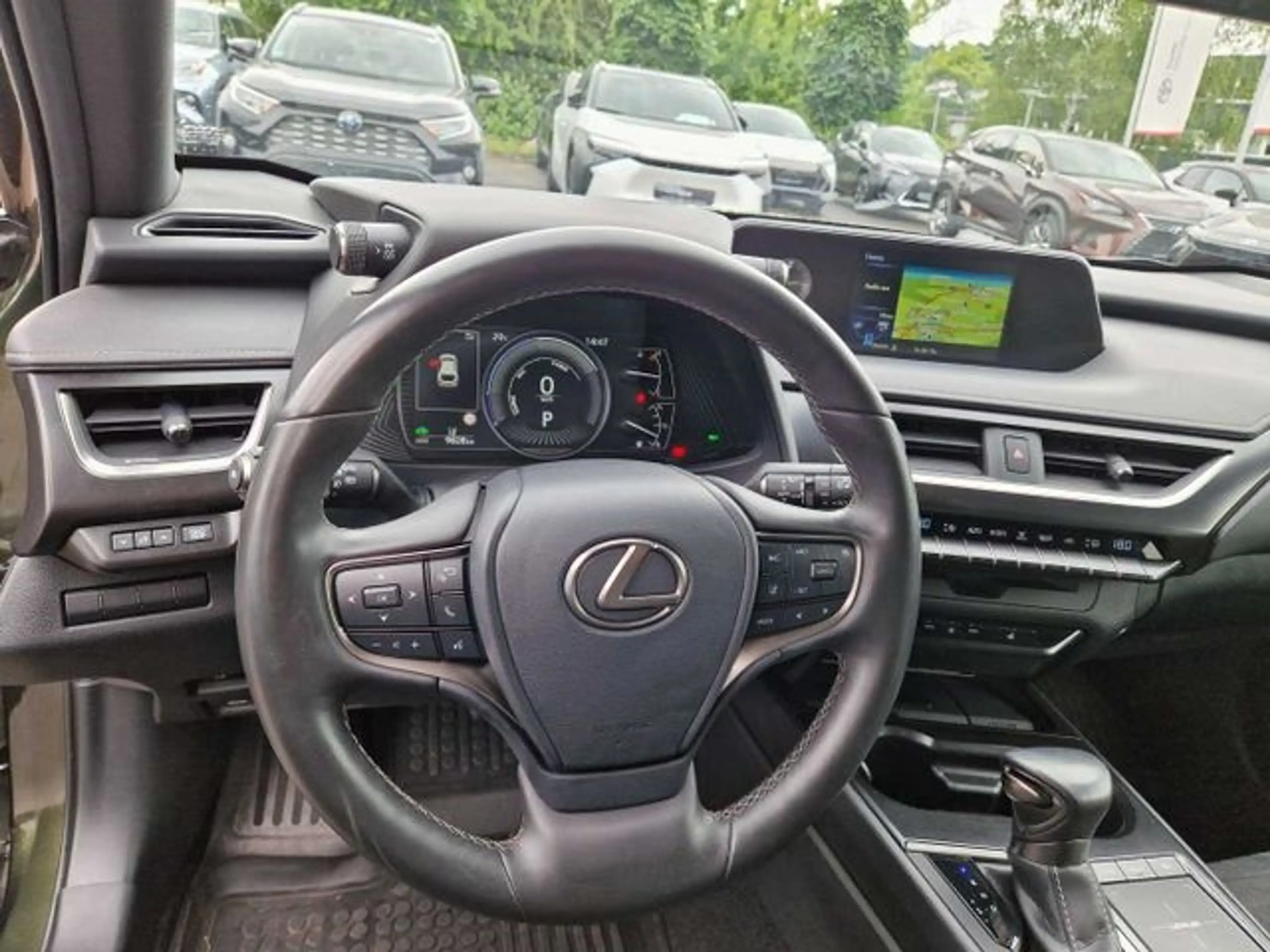 Lexus UX 250h Style Edition — photo 9