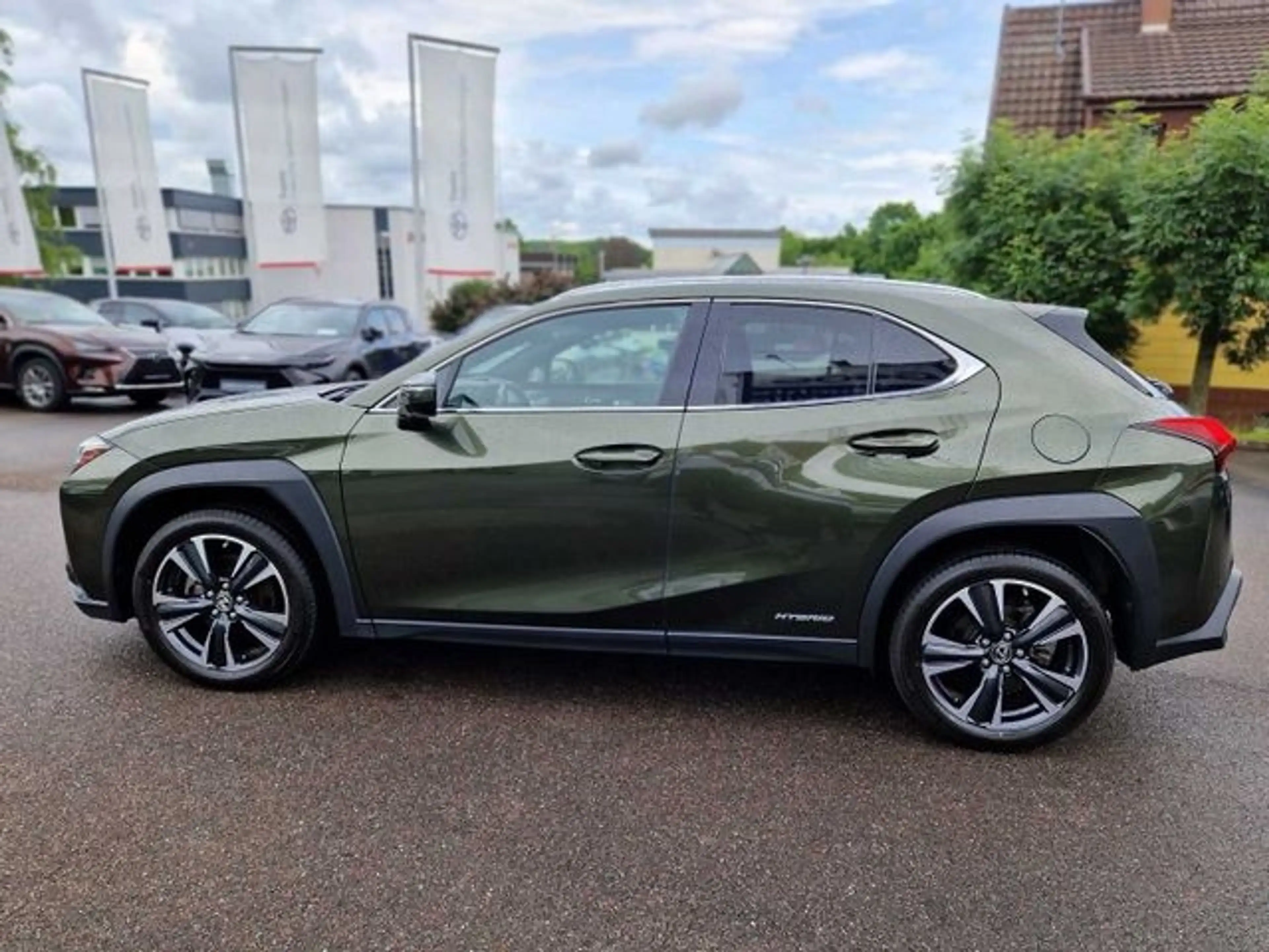 Lexus UX 250h Style Edition — photo 2