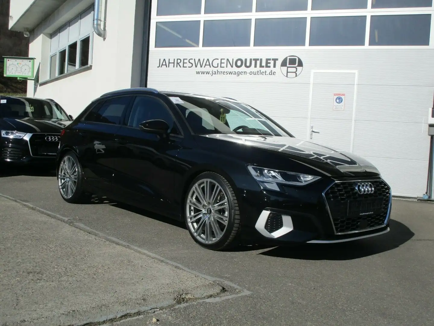 Audi A3 35 S-Line Advanced  #Sound #19" +Tiefer Zwart - 1