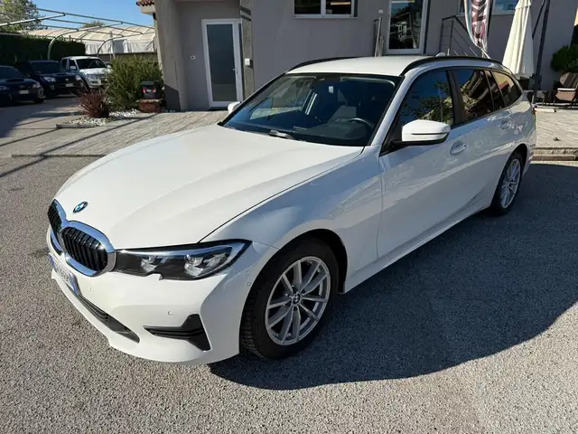 BMW 320 320d 48V xDrive Touring Business Advantage