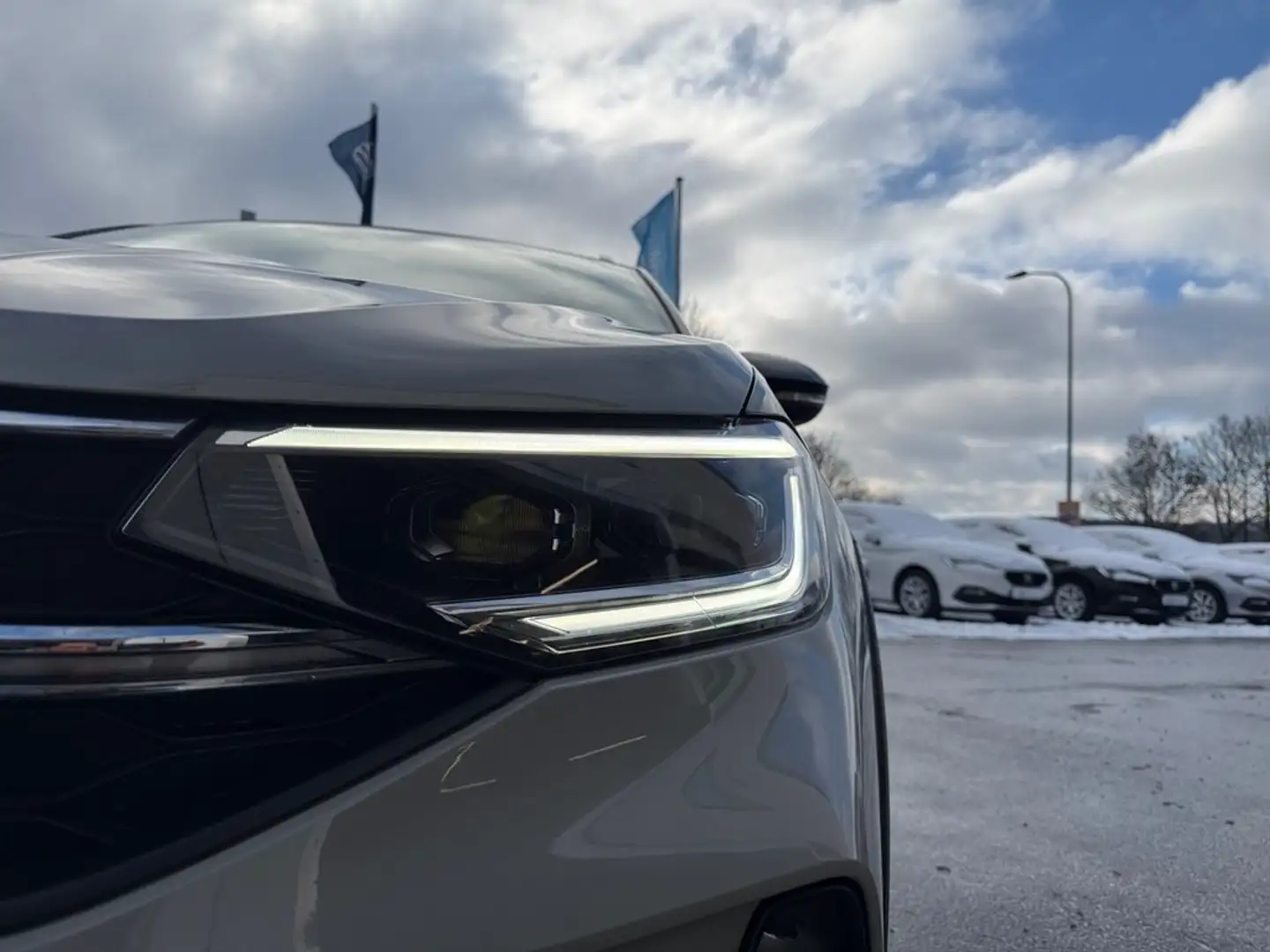 Volkswagen Taigo 1,0 l TSI DSG Grau - 2