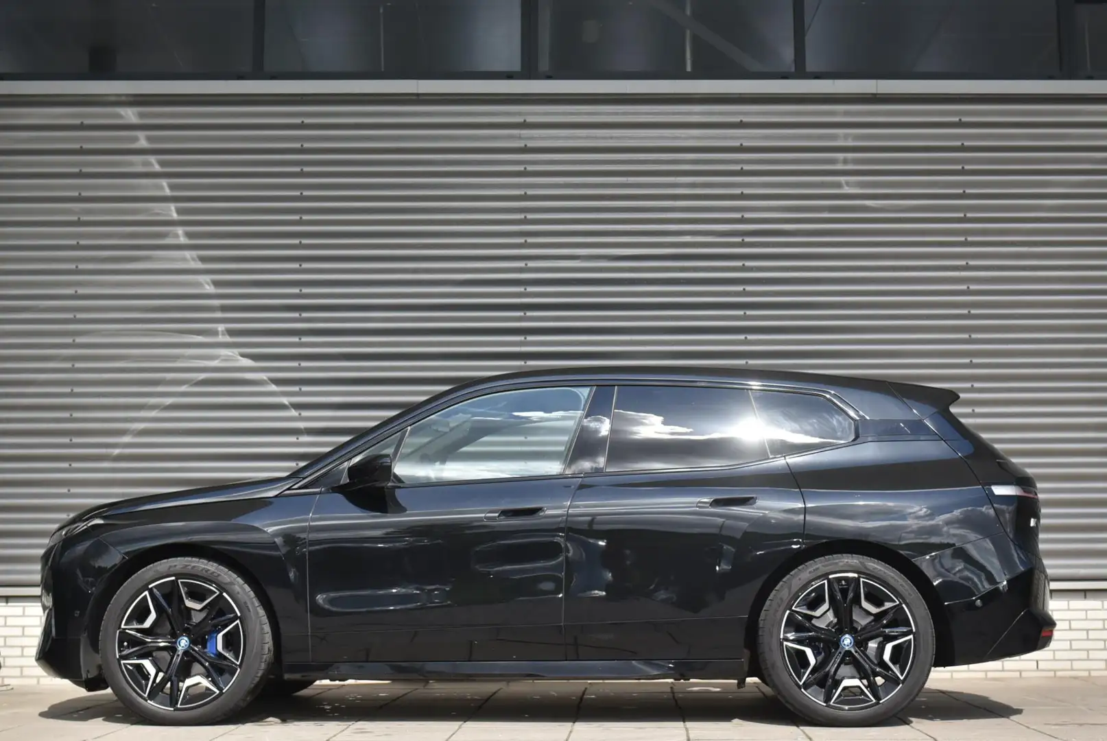 BMW iX xDrive50 High Executive / M sport Zwart - 2