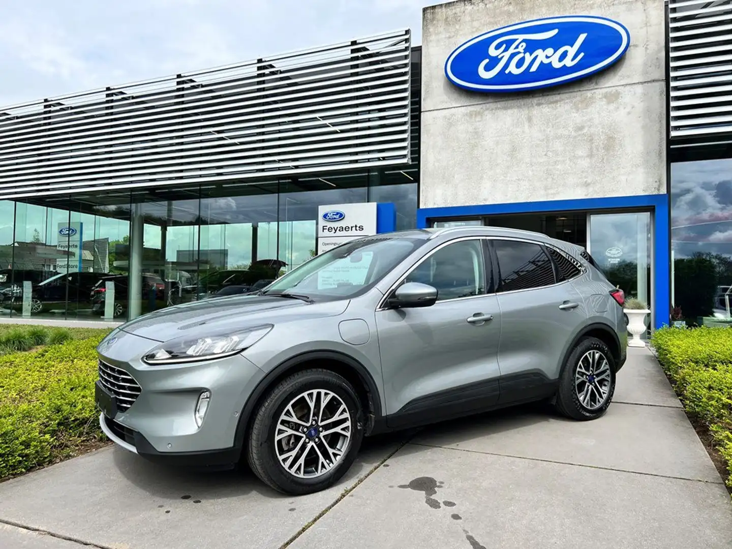 Ford Kuga Titanium 2.5i PHEV met 225 PK! Grijs - 1