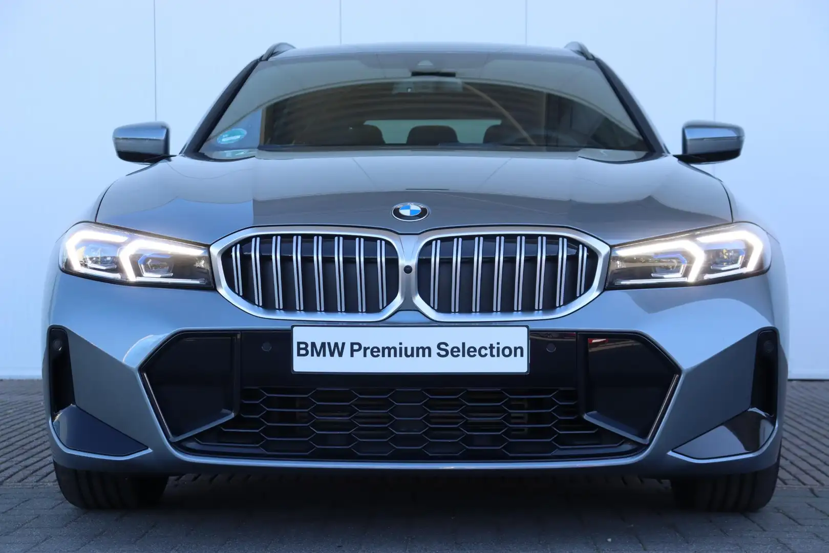 BMW 320 3-serie Touring 320d xDrive M-Sportpakket/ Elektri Grijs - 2