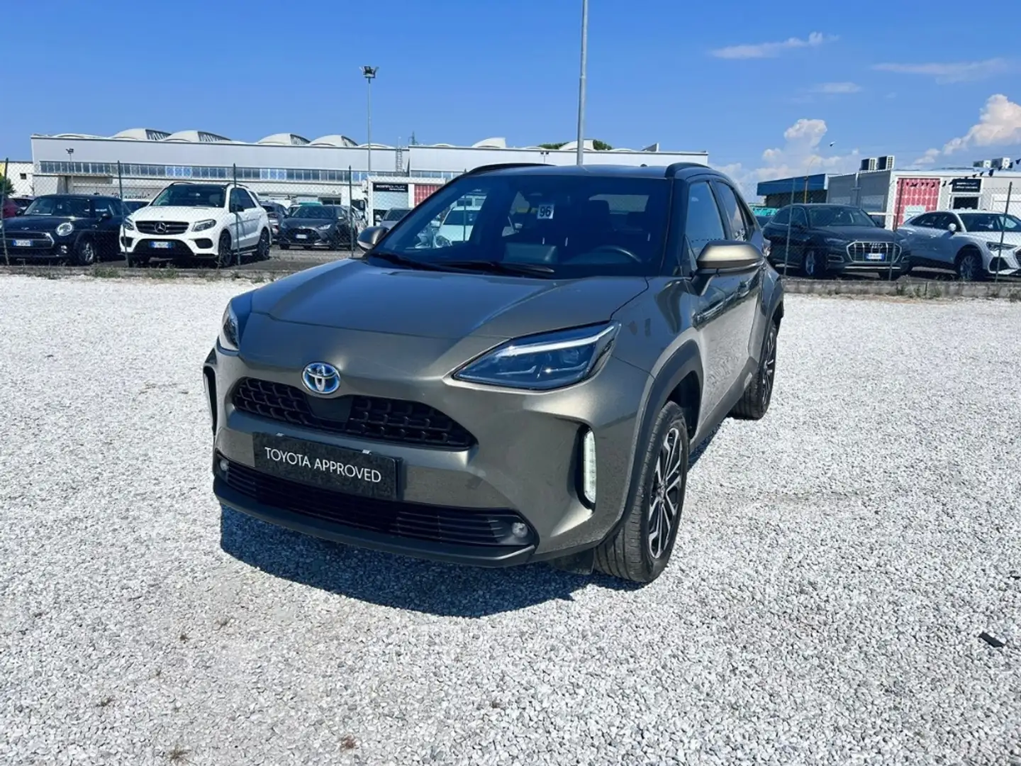 Toyota Yaris Cross 1.5 Hybrid 5p. E-CVT Trend Bronzo - 1