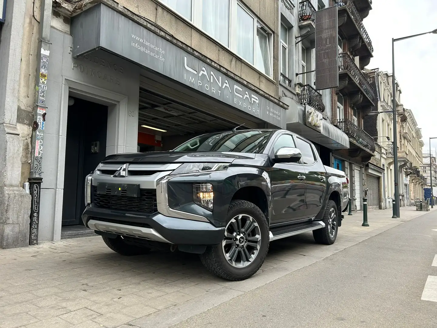 Mitsubishi L200 2.3 DI-D 4WD-II Instyle Edit.One(EU6d-T) Grigio - 1