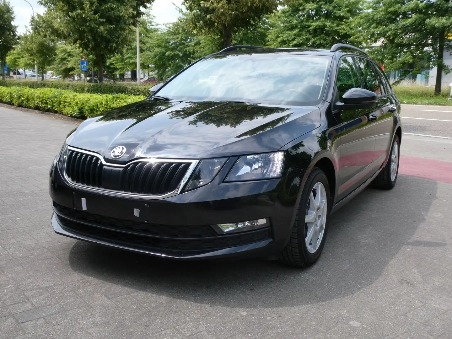 Skoda Octavia Combi 1.6tdi, Airco,GPS,PDC,Cruise, 1j Garantie Nero - 2