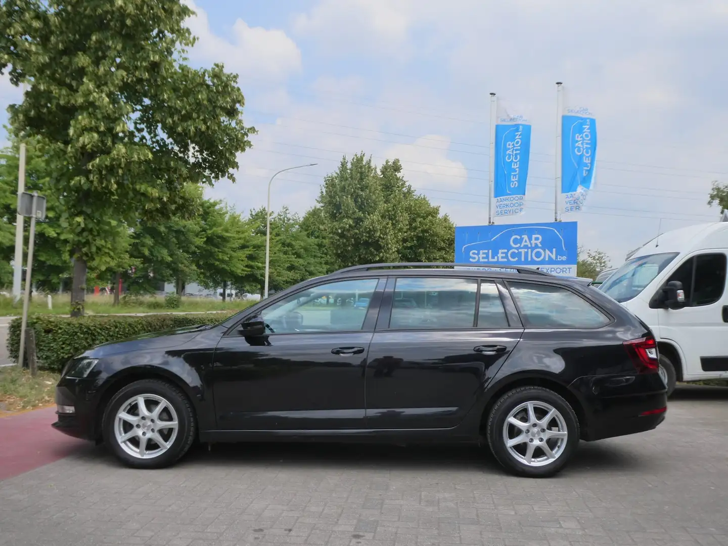 Skoda Octavia Combi 1.6tdi, Airco,GPS,PDC,Cruise, 1j Garantie Nero - 1