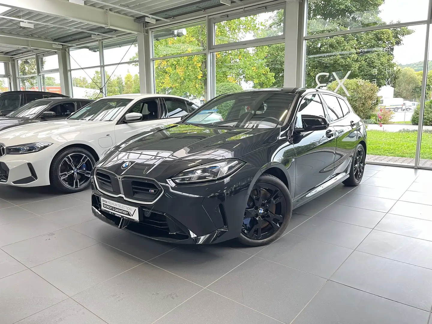 BMW 135 M135 xDrive M Sportpaket adapt. M-Fahrwerk/HuD/Har Schwarz - 1