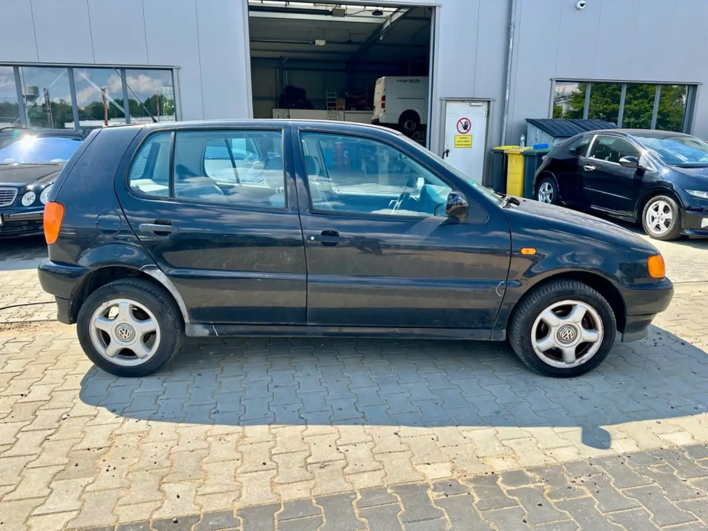 Volkswagen Polo 1.0 Servo Comfortline !! Negro - 2