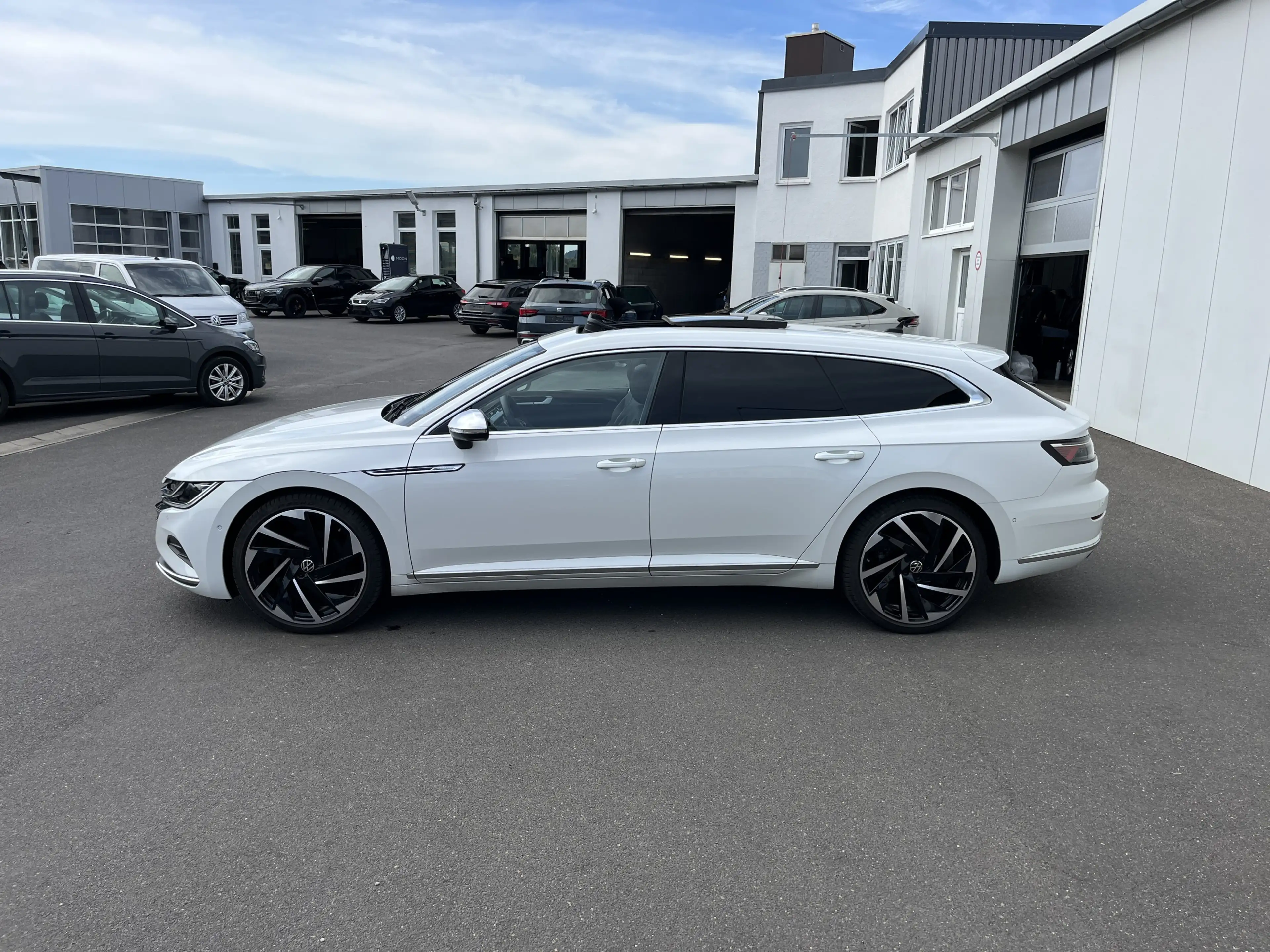 Volkswagen Arteon 2.0 TSI DSG Shooting Brake Elegance 188€ m.20% A — photo 3