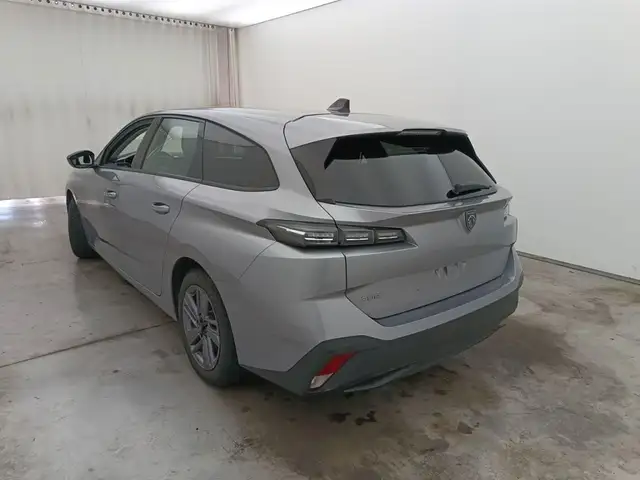 Peugeot 308 SW view 3