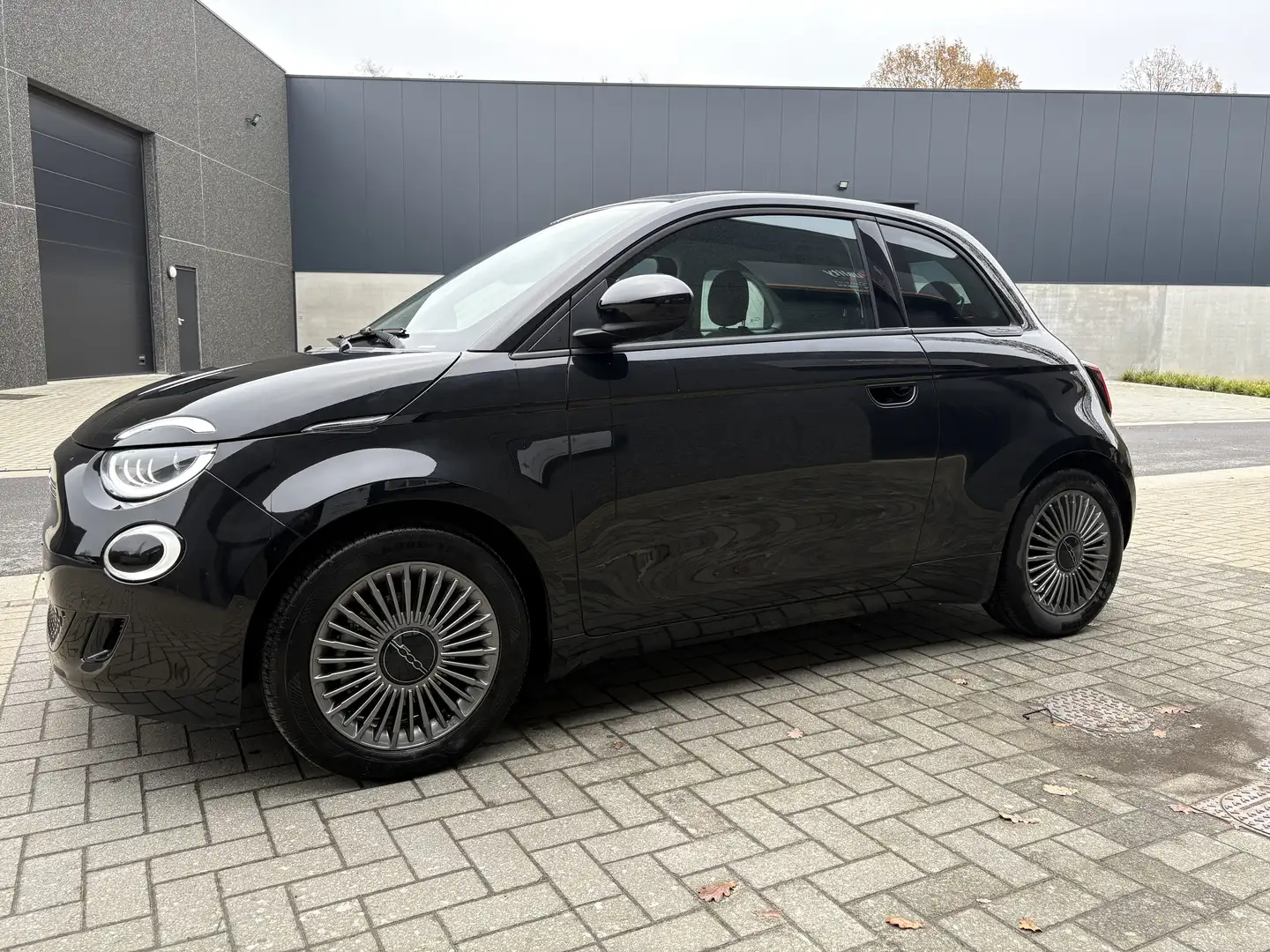 Fiat 500e Cabrio Чёрный - 1