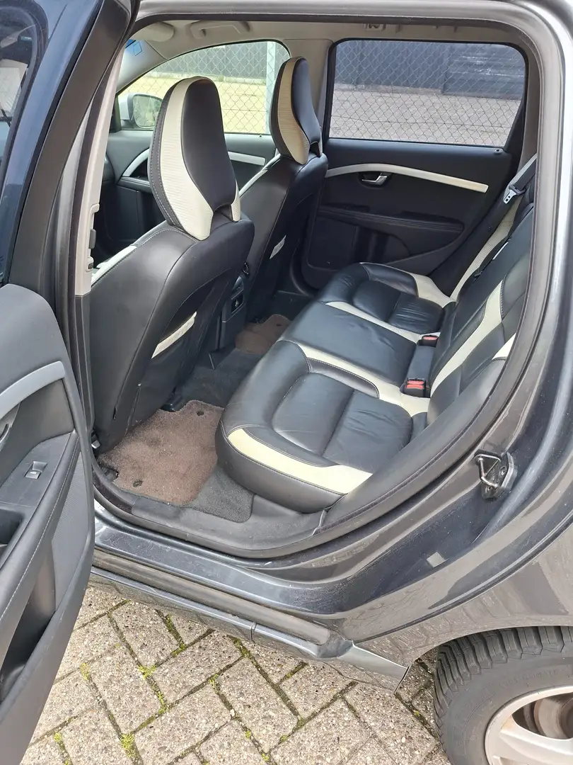 Volvo V70 2.0T R-Edition Grijs - 2