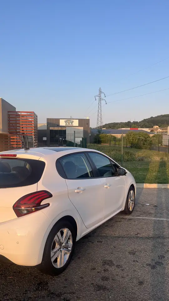 Peugeot 208 PureTech 82ch