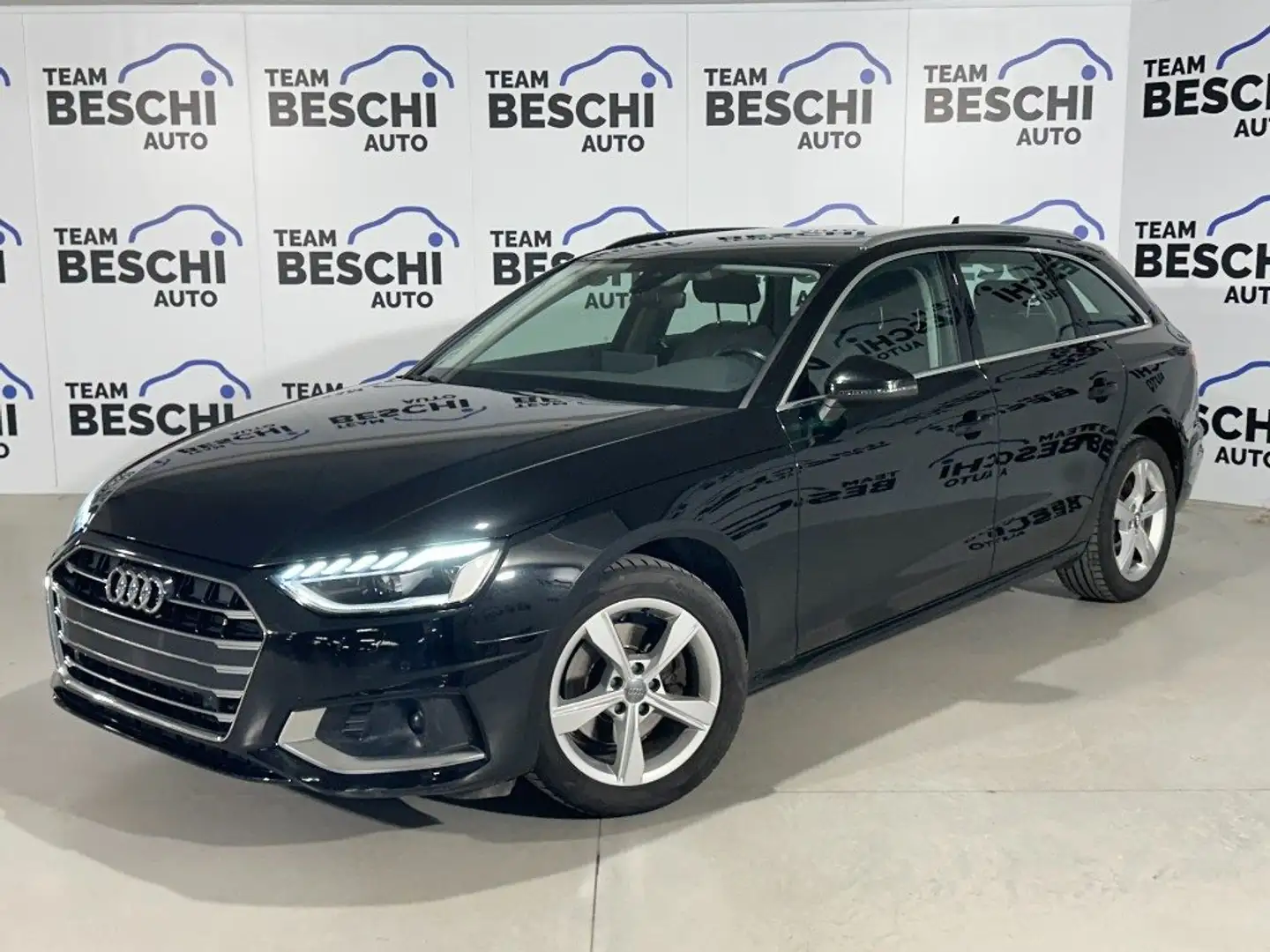 Audi A4 Avant 35 TDI/163 CV S tronic Business Advanced Schwarz - 1