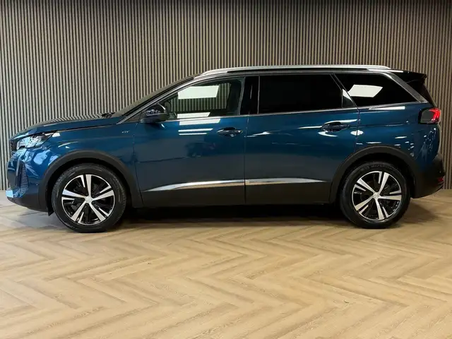 Peugeot 5008 view 3
