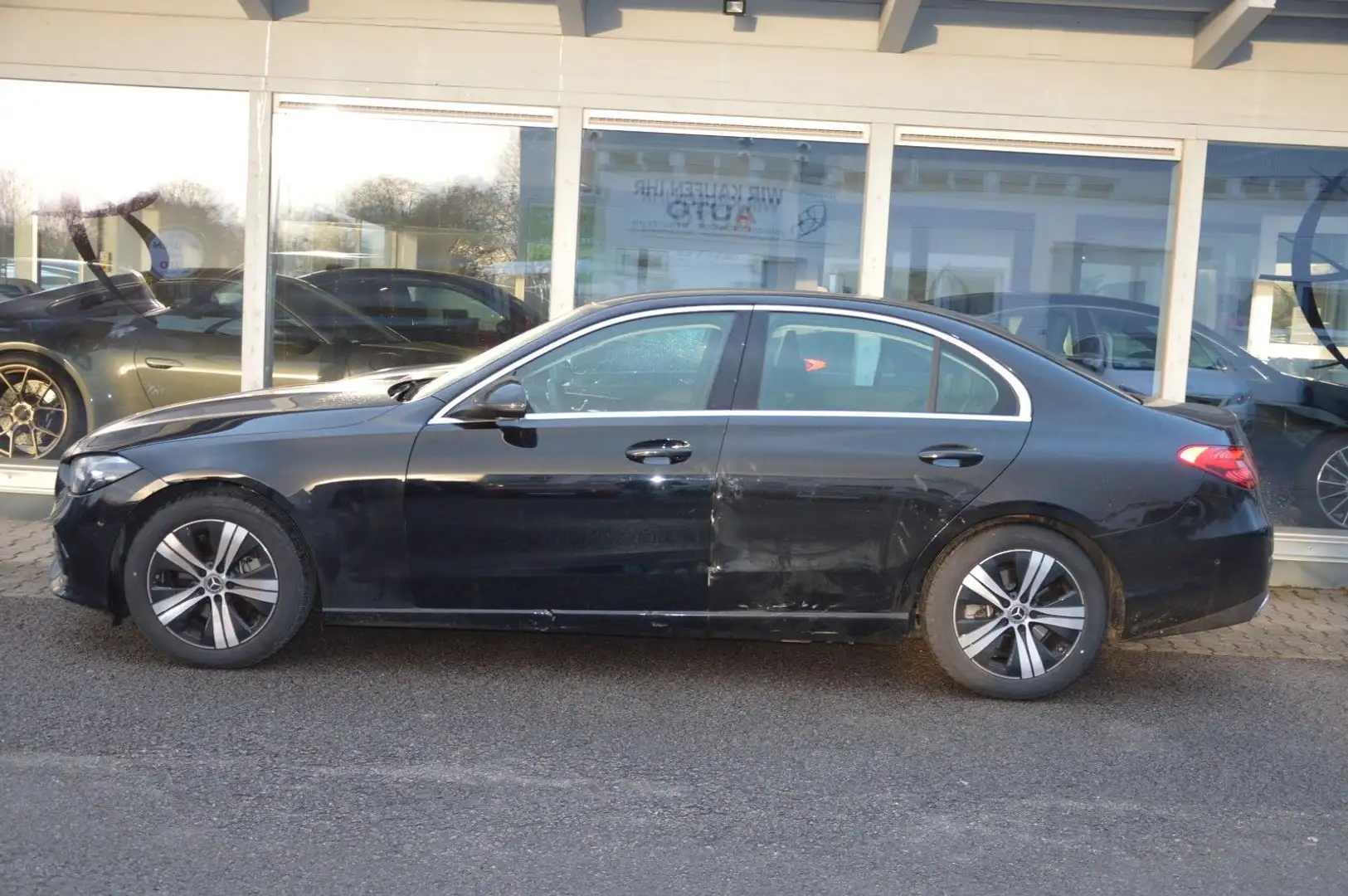 Mercedes-Benz C 180 *AVANTGARDE*CAM*MBUX*DAB*LED*SHZ*AMBIENTE* Zwart - 2