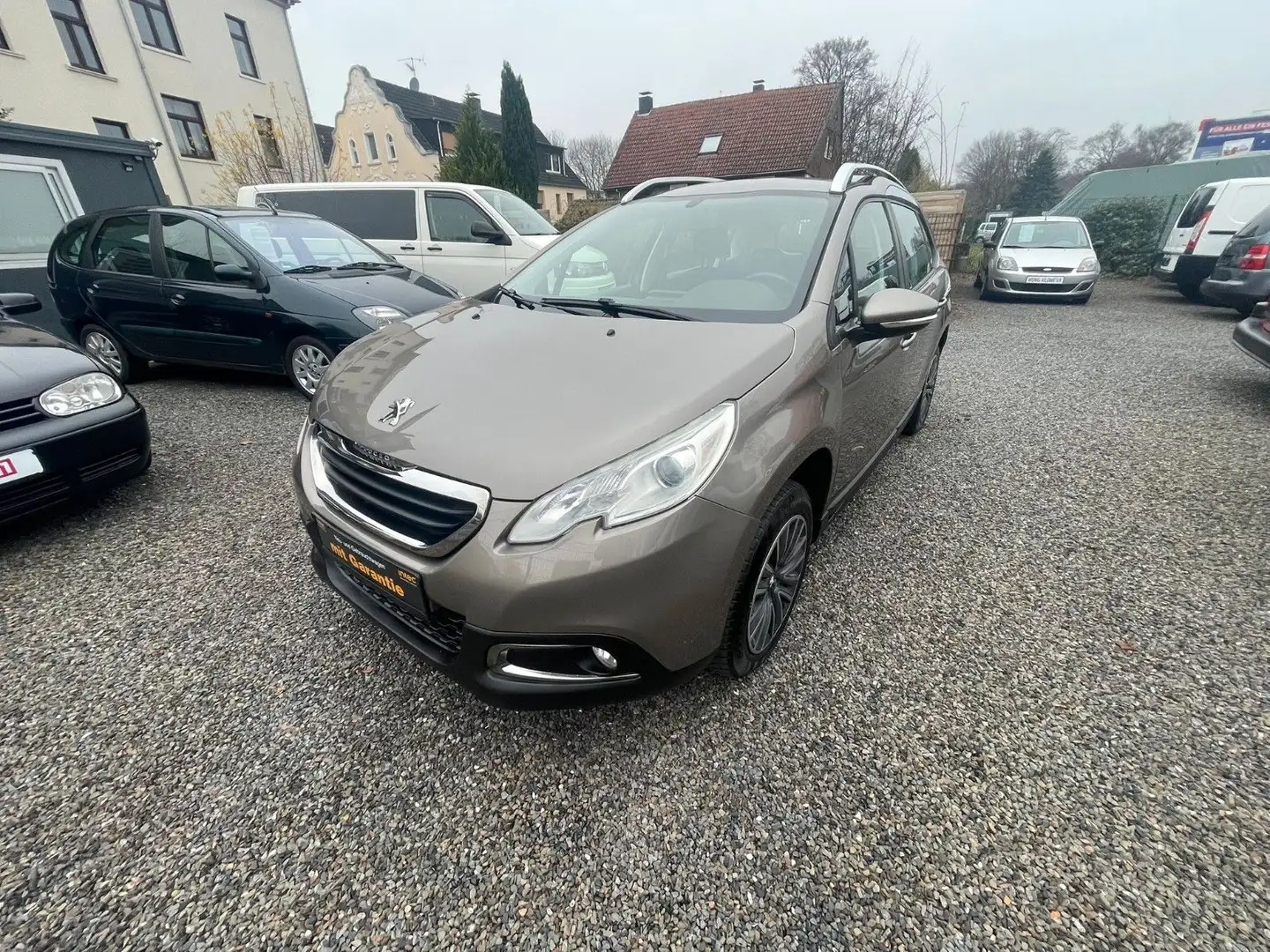 Peugeot 2008 Active aus 2. Hand m. neuem Service! Grau - 2