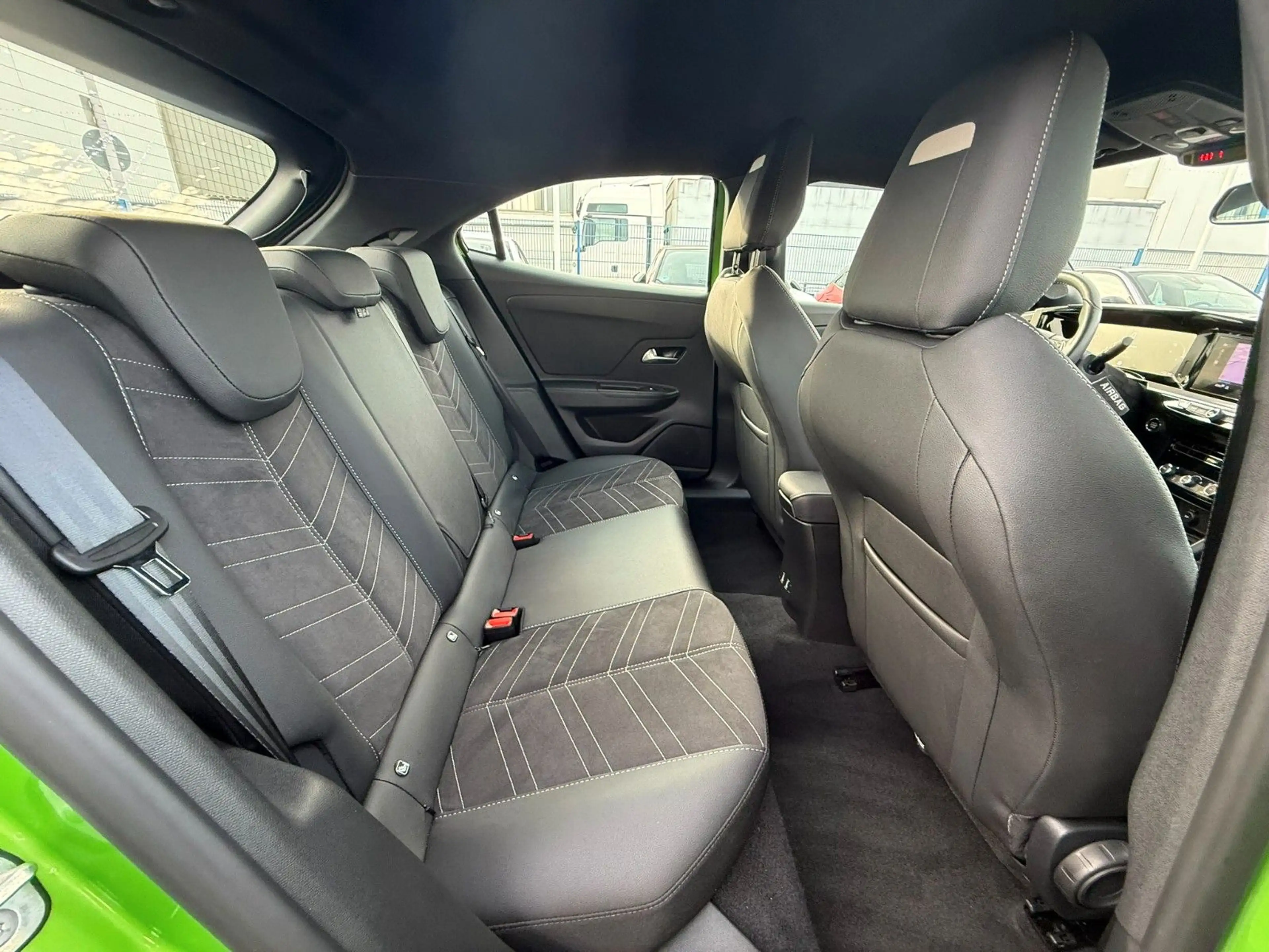 Opel Mokka-E Ultimate — photo 7