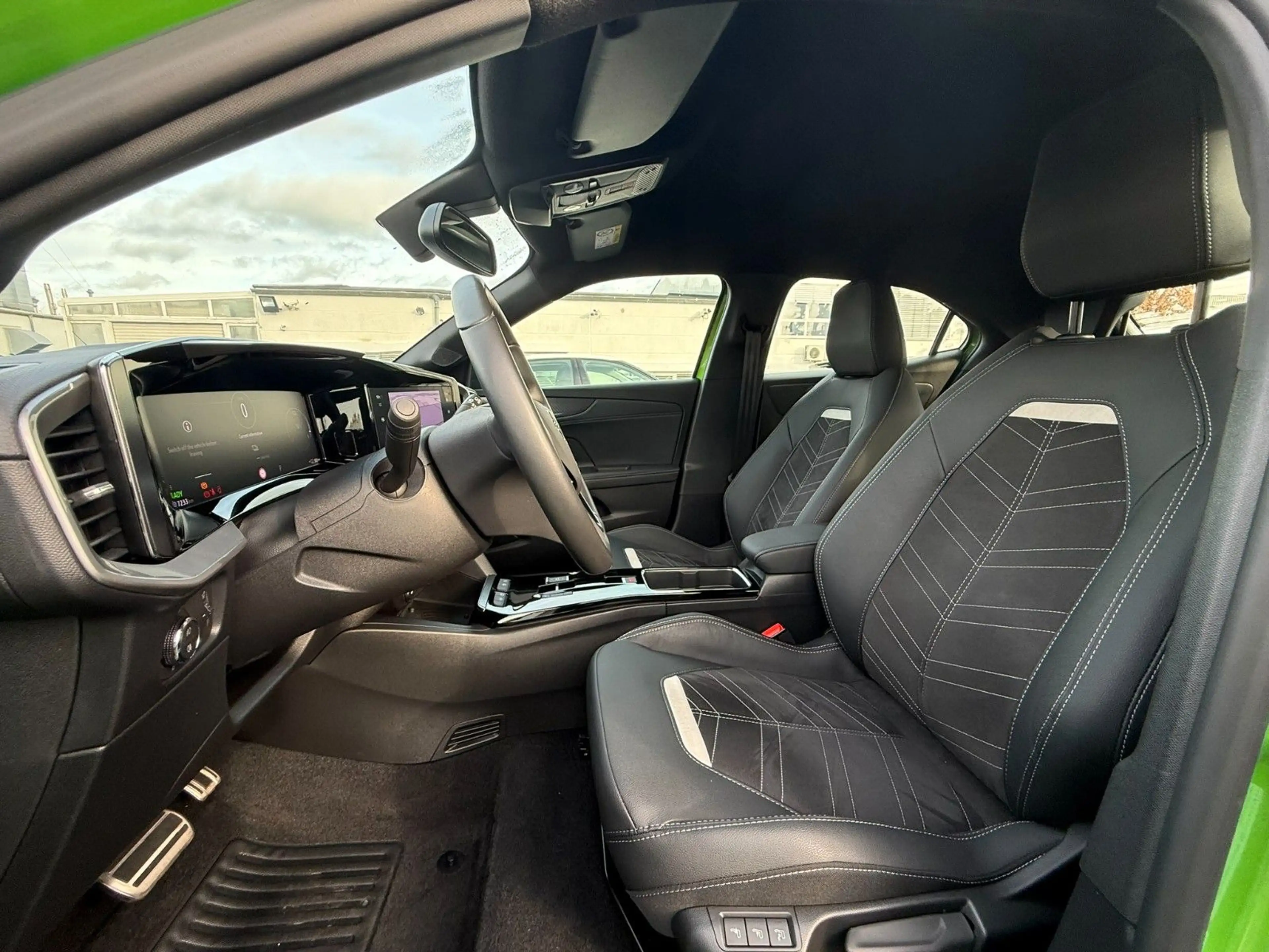 Opel Mokka-E Ultimate — photo 2