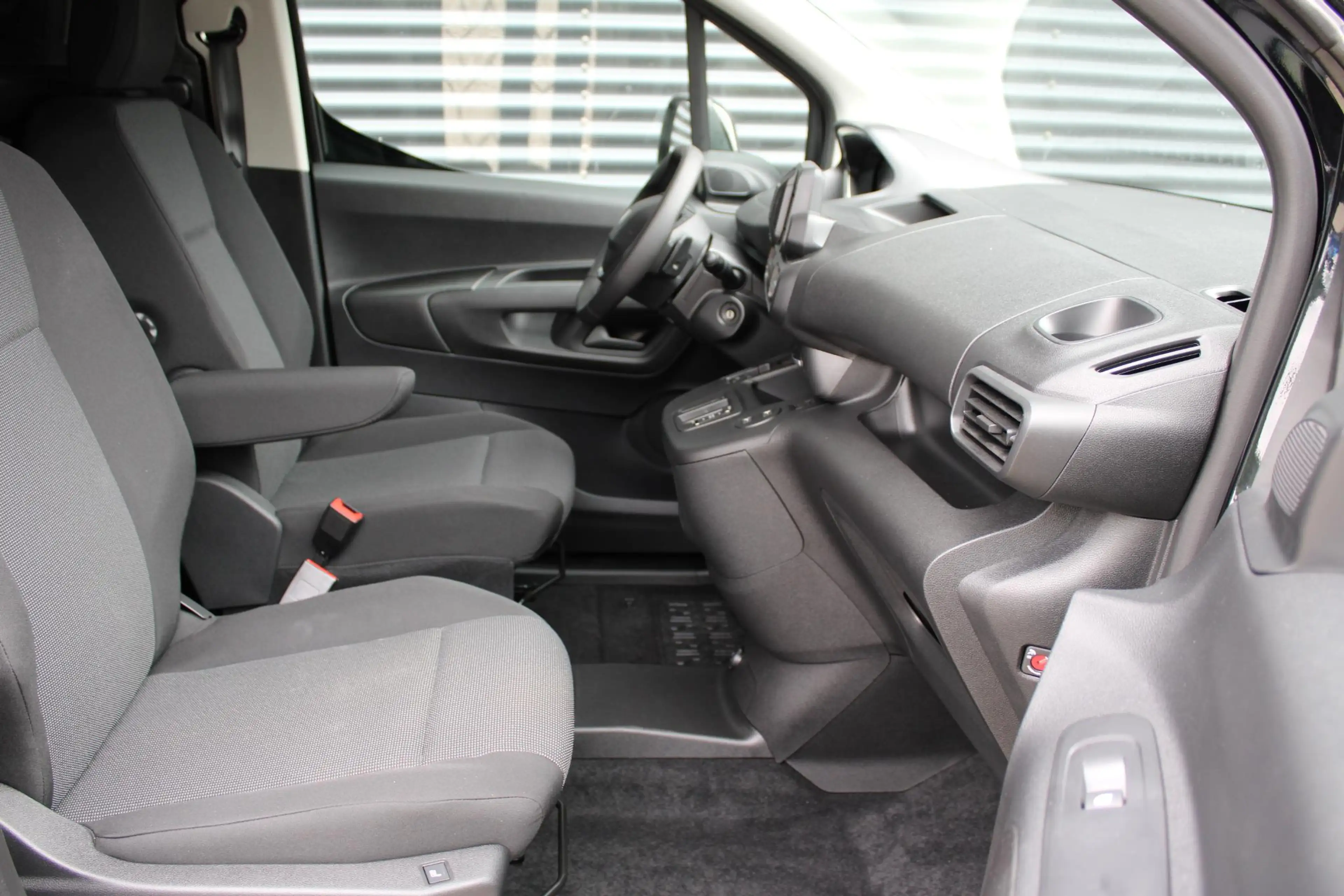 Peugeot Partner e-Partner 136 L1 50 kWh — photo 11