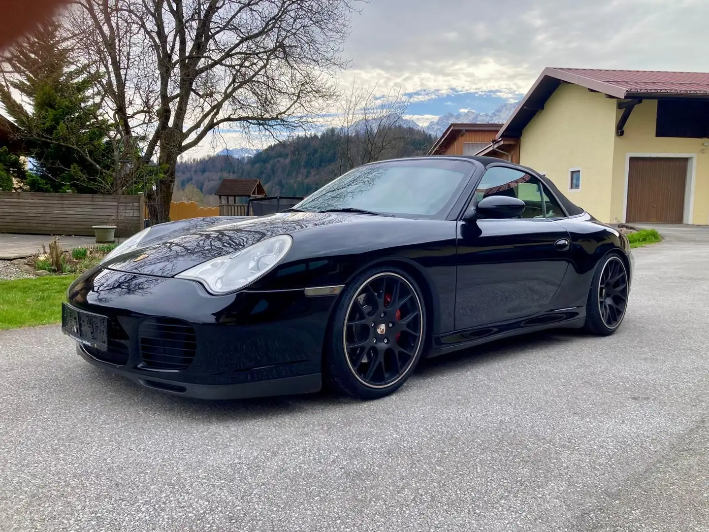 Porsche 911 Carrera 4 Cabrio Limited Edition - 1