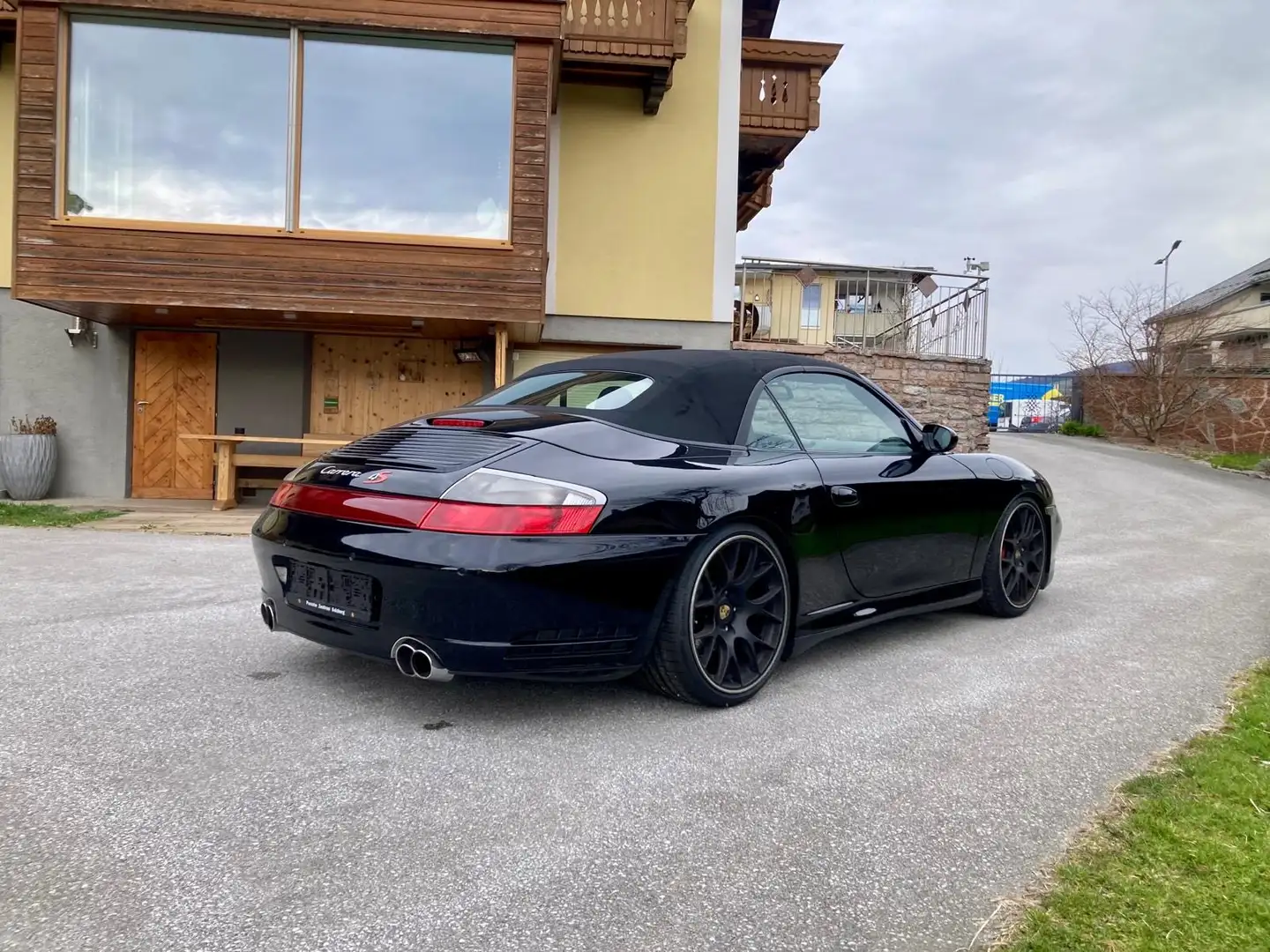 Porsche 911 Carrera 4 Cabrio Limited Edition - 2