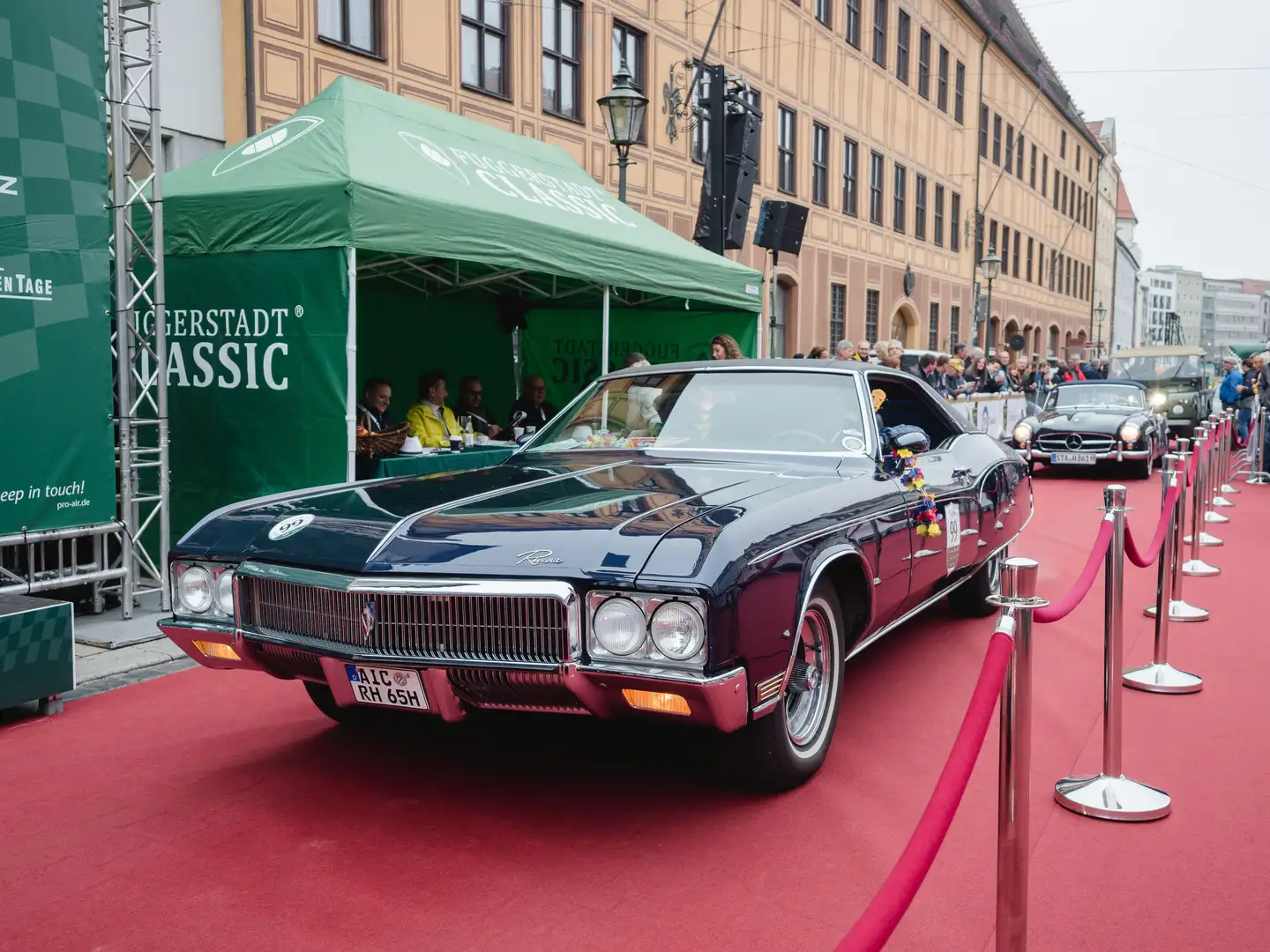 Buick Riviera Special Blau - 1