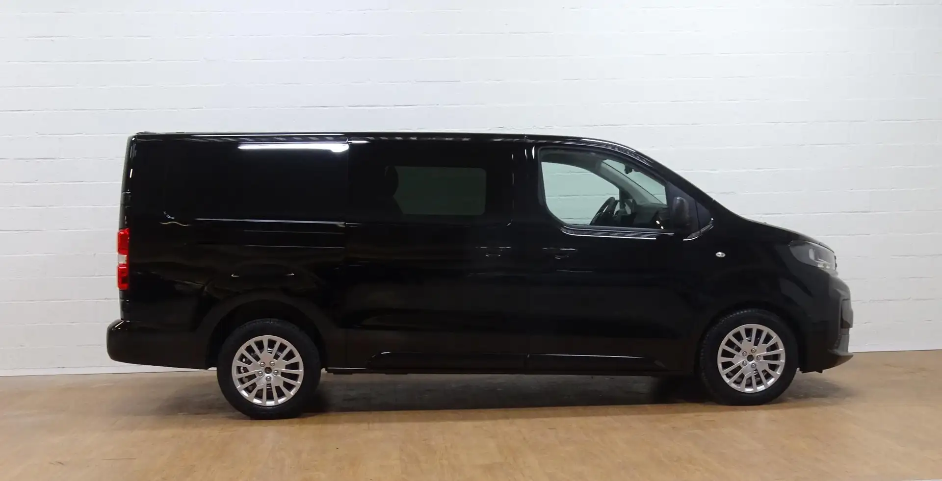 Peugeot Expert Long DC L3 2.0 BlueHDi 180 EAT8 Zwart - 2