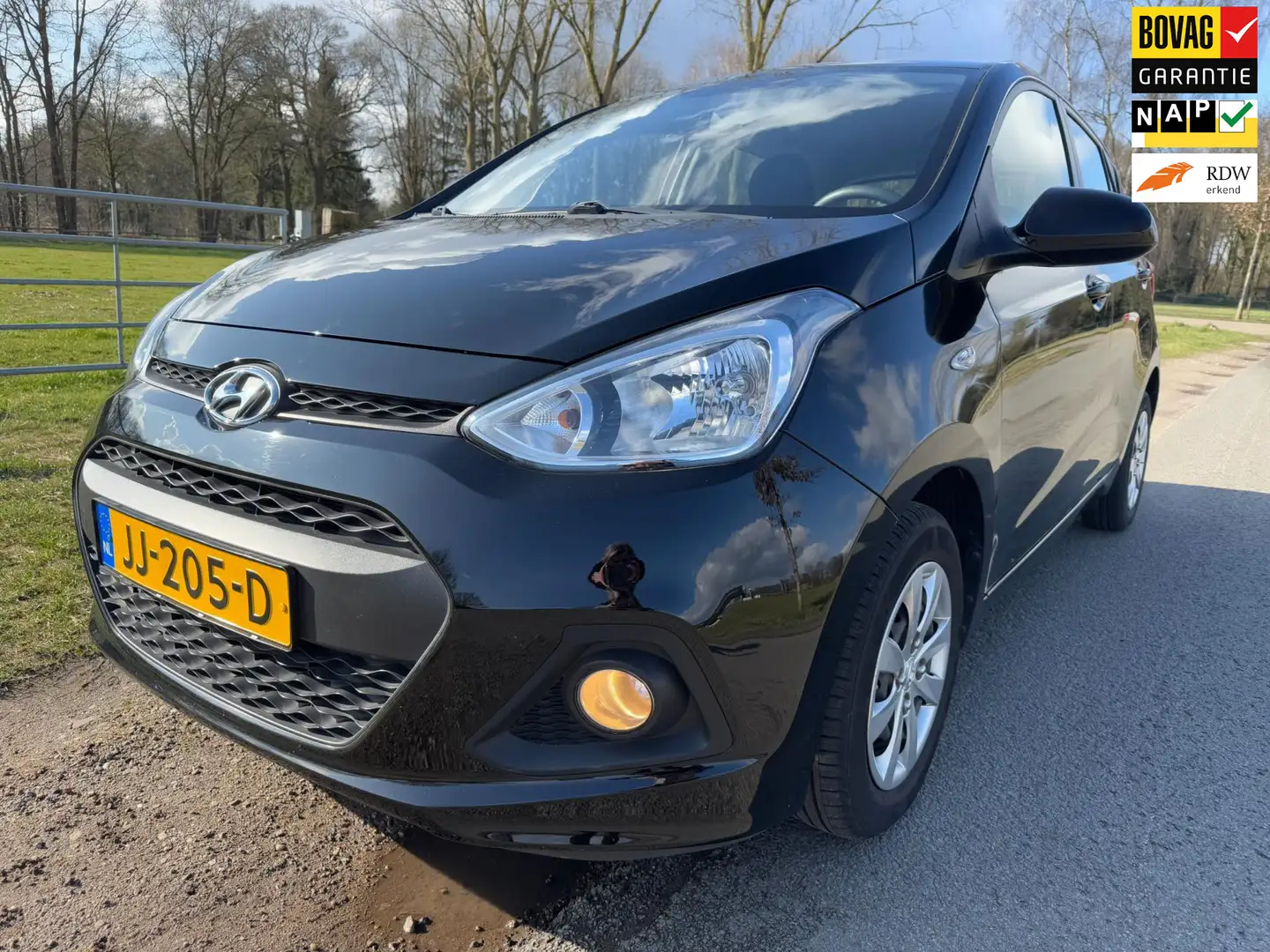 Hyundai i10 1.0i i-Motion Comfort 1ste eigenaar met climate co Zwart - 1