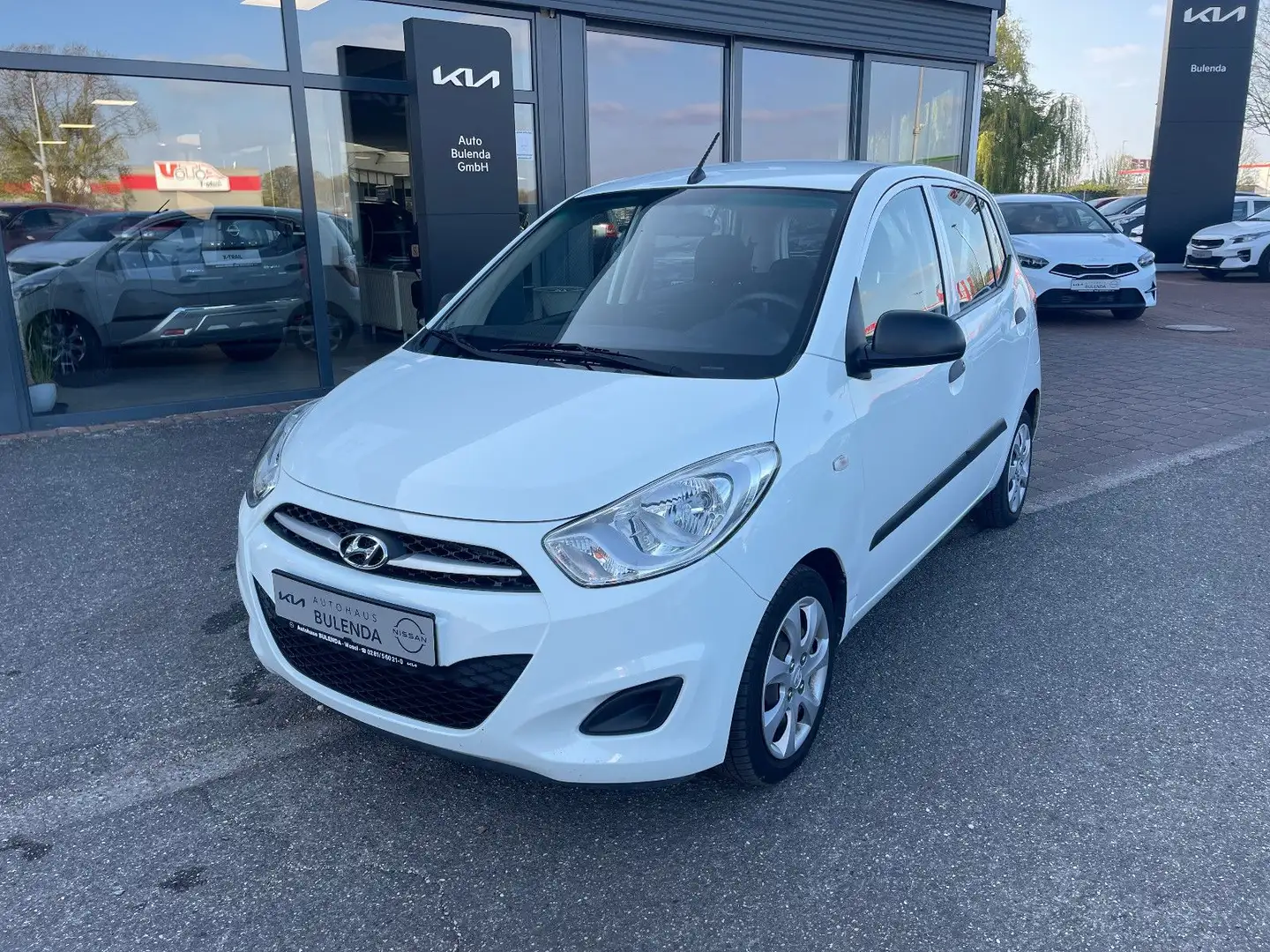 Hyundai i10 FIFA WM Edition Klima Weiß - 2