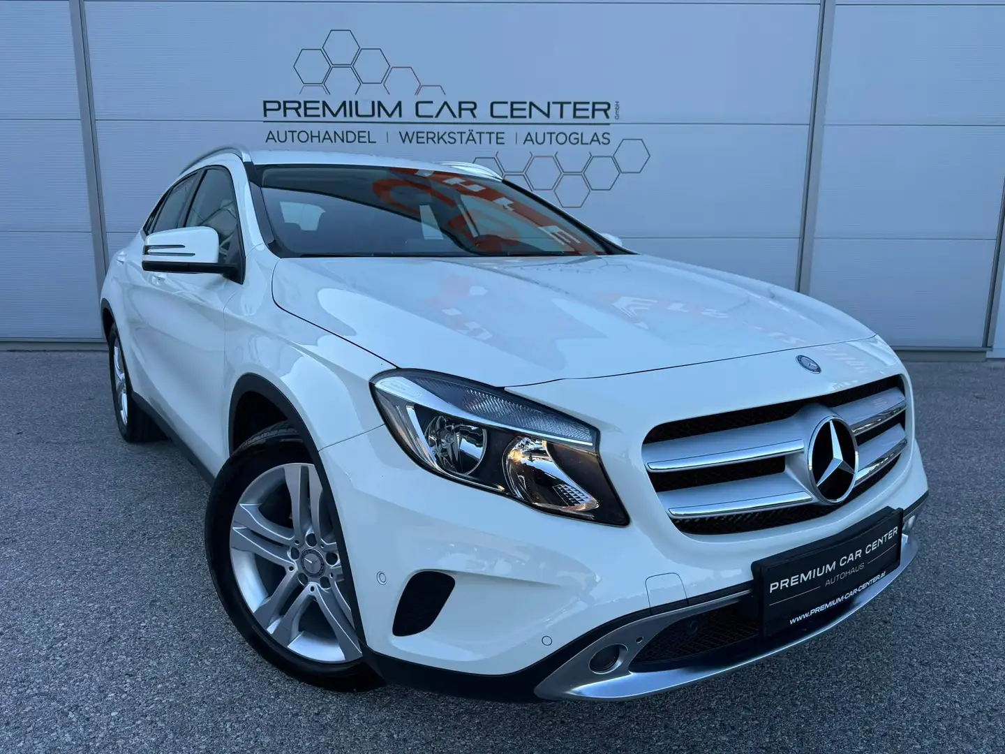 Mercedes-Benz GLA 220 GLA 220d 4MATIC ALLRAD / NAVI / LED / SITZHZG. / FREISPRECHEINR. Weiß - 1