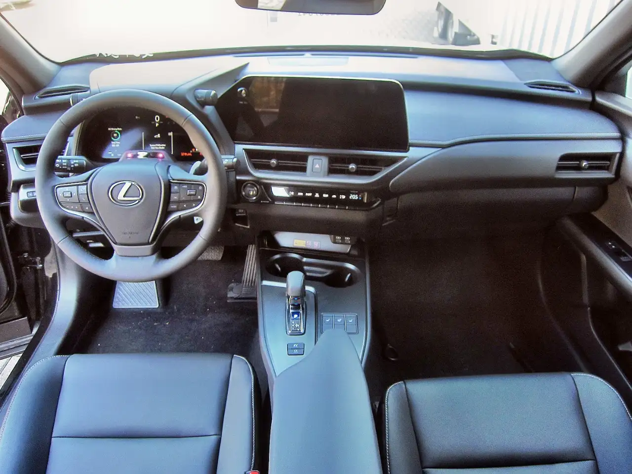 Lexus UX 300h F Sport Design 7