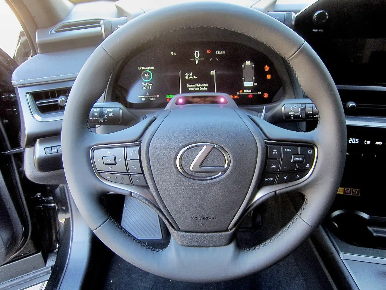 Lexus UX 300h F Sport Design 11