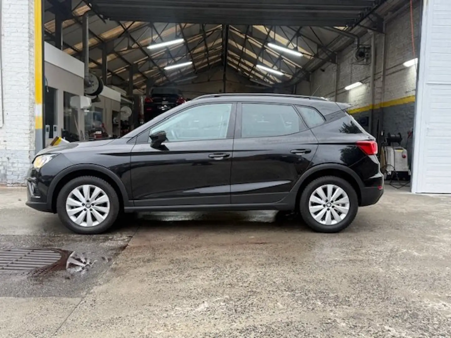 SEAT Arona Arona 1.0 TSI OPF XCELLENCE BEATS Zwart - 2