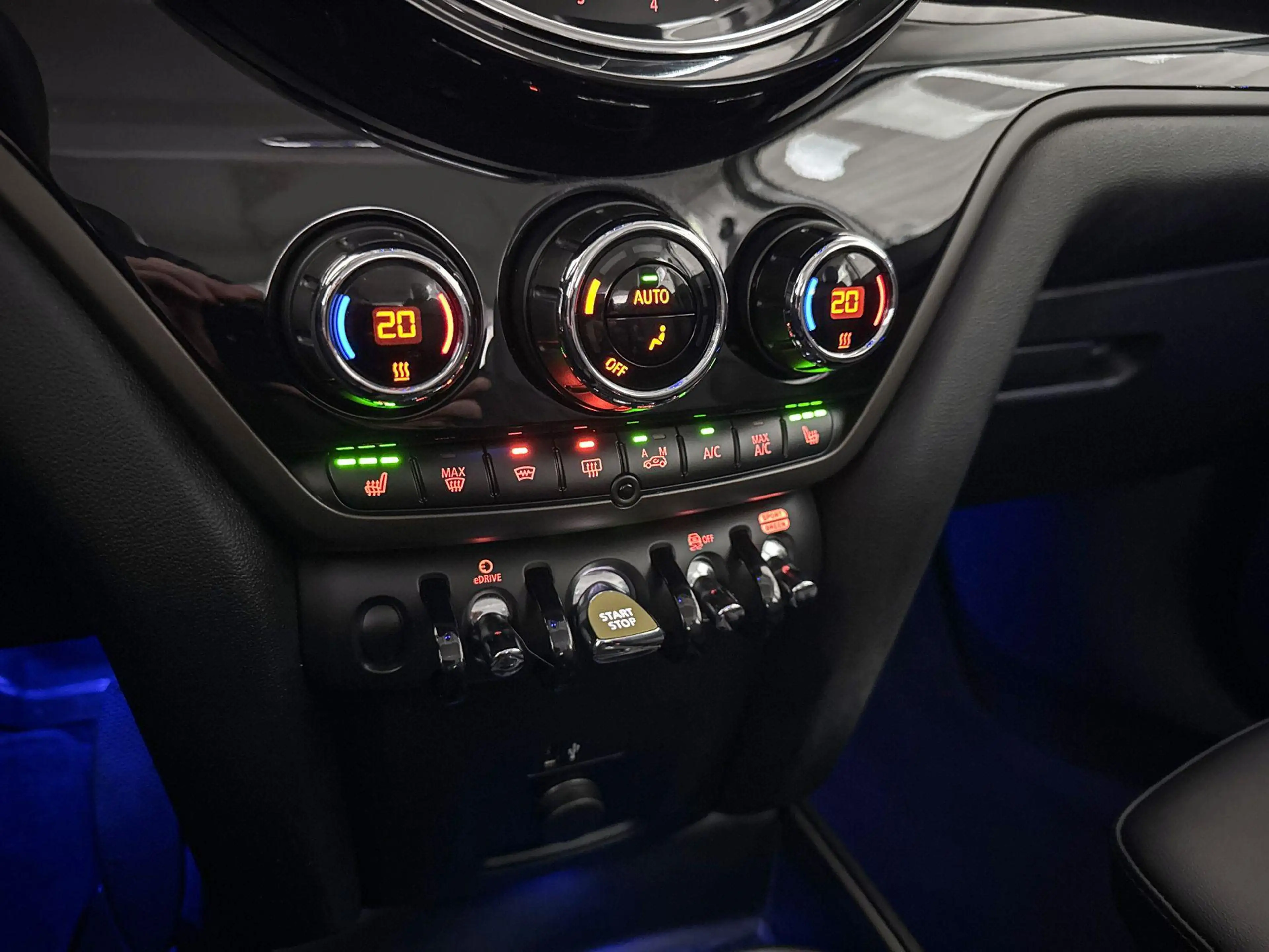 MINI Cooper SE Countryman ALL4 Classic — photo 15