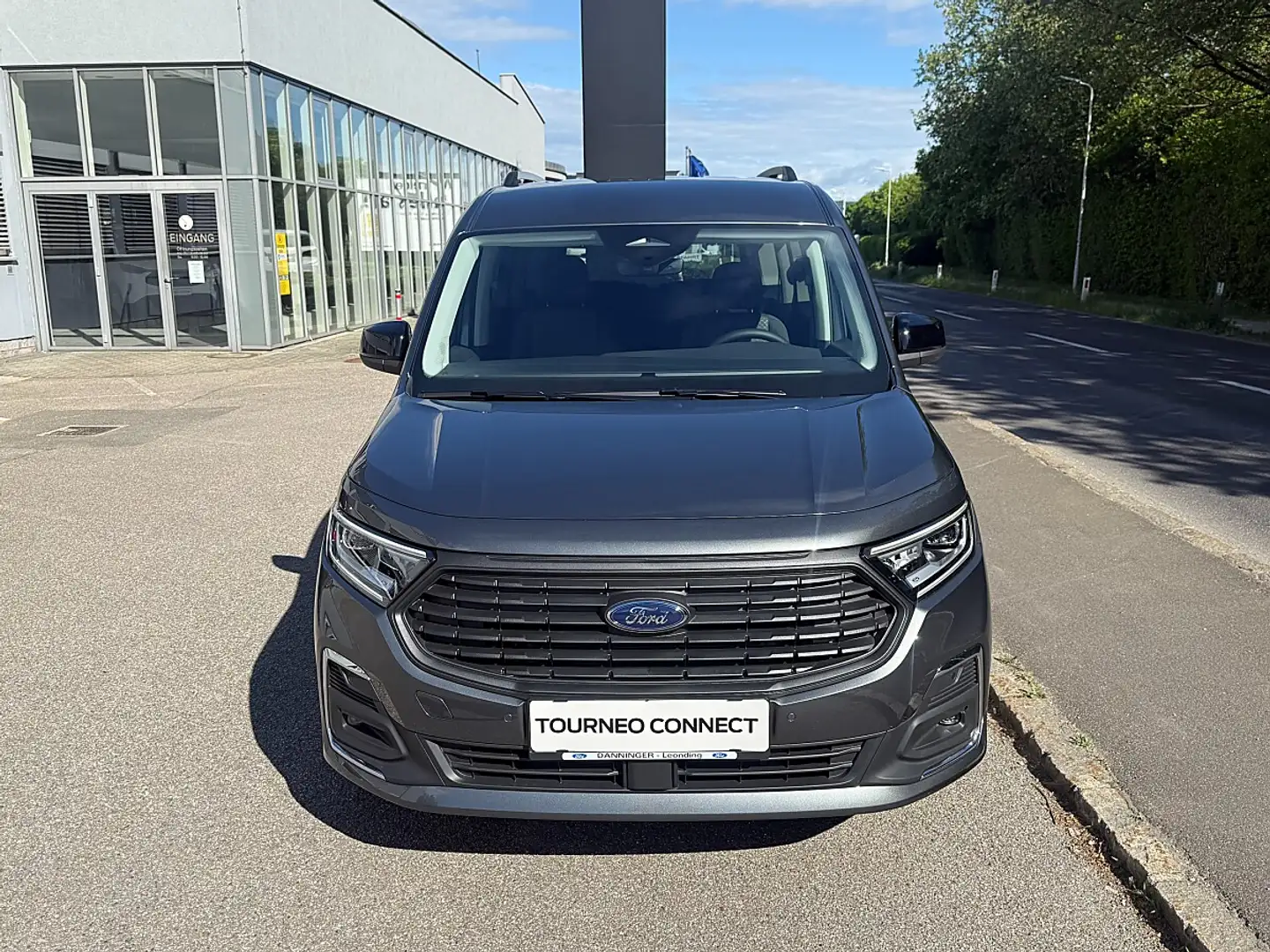 Ford Grand Tourneo Connect 2,0 EcoBlue L2 Titanium Aut. Grau - 1