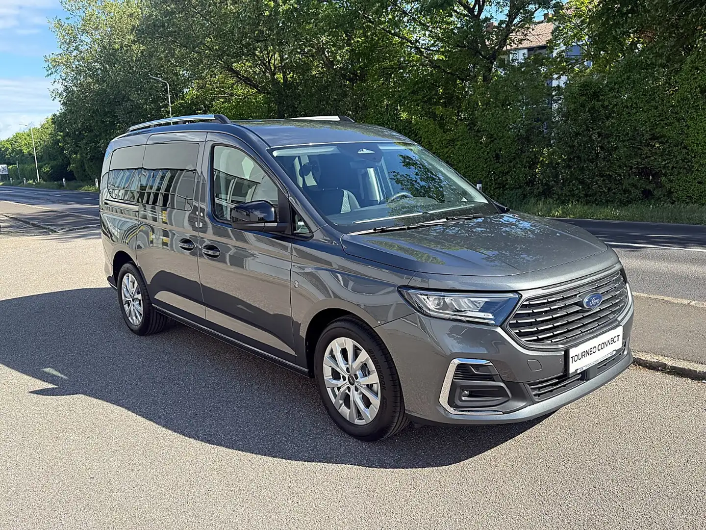 Ford Grand Tourneo Connect 2,0 EcoBlue L2 Titanium Aut. Grau - 2