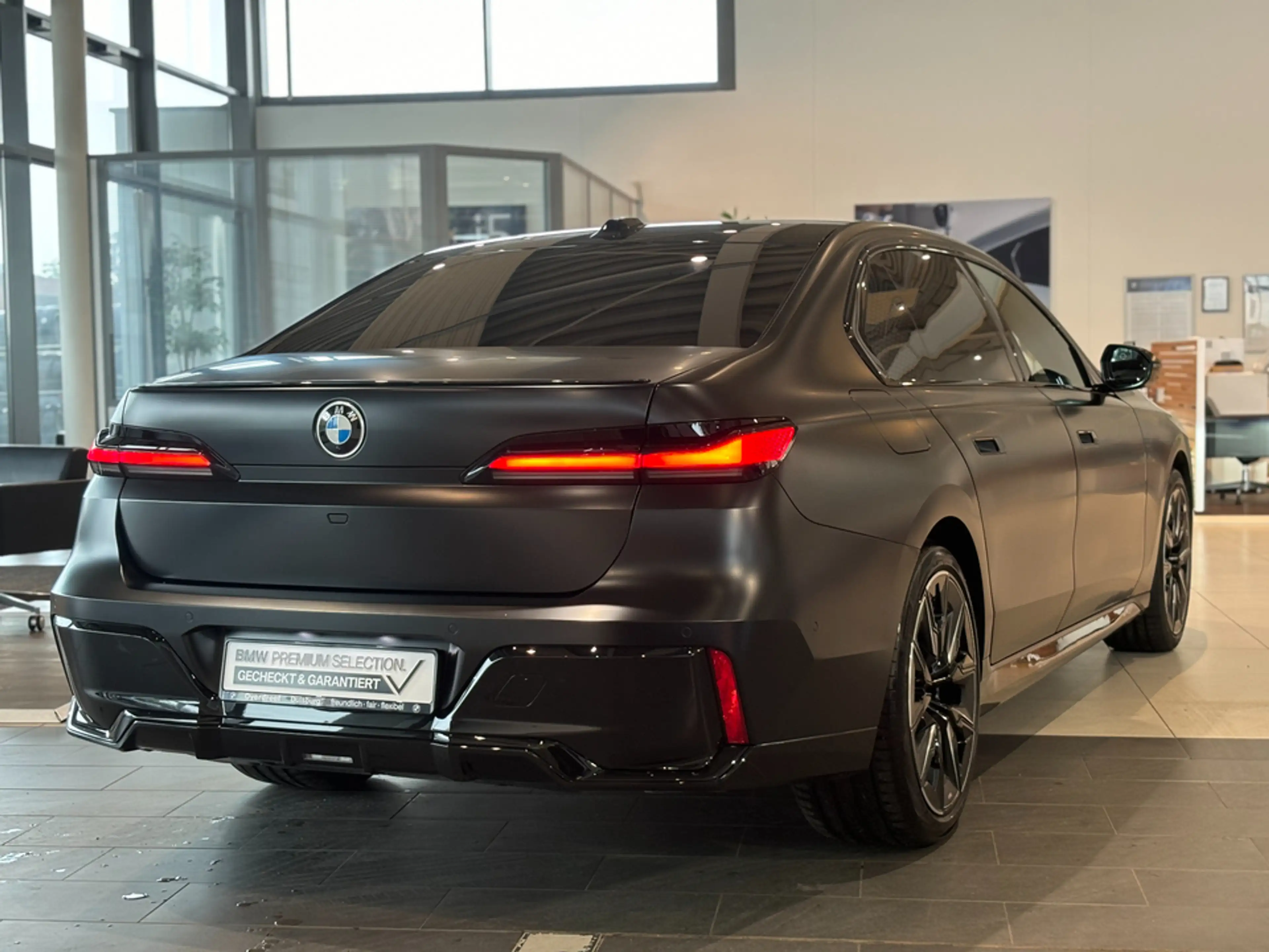 BMW 740 d xDrive Navi Leder Tempom.aktiv Panoramadach Blue — photo 10