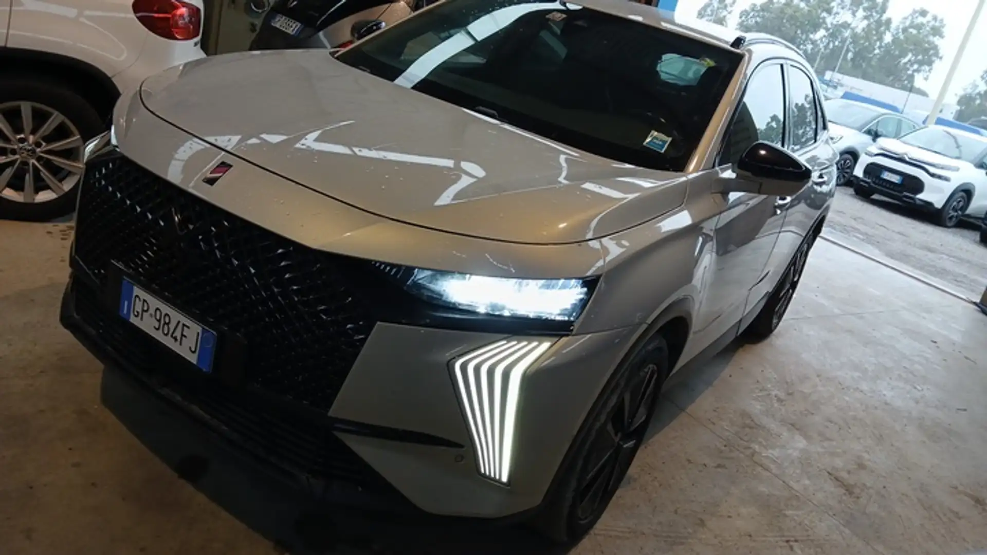 DS Automobiles DS 7 BlueHDi 130 Automatica Performance Line - GP984FJ Argent - 2