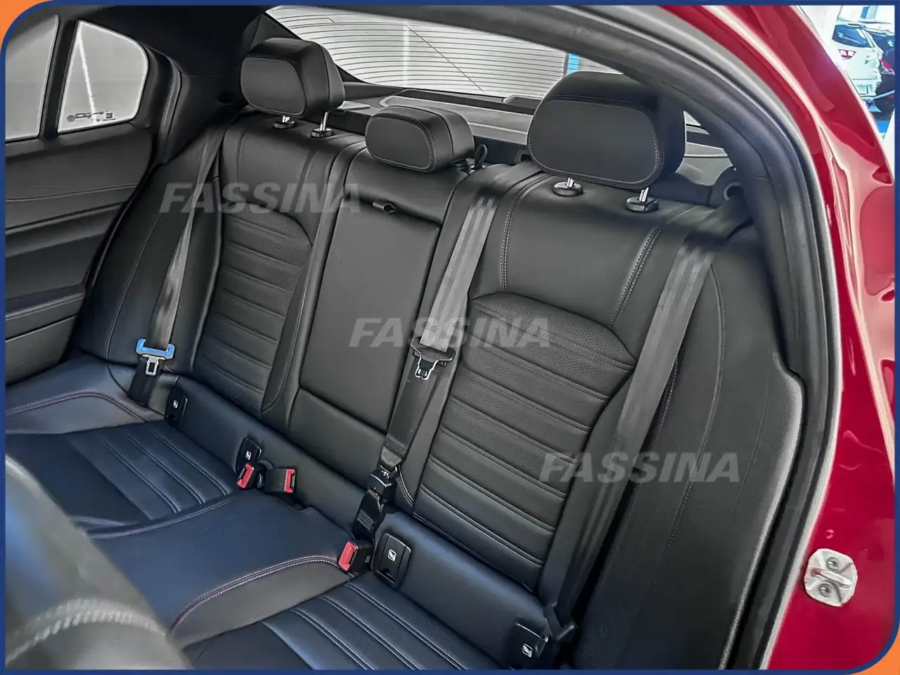 Alfa Romeo Giulia 2023 — фото 11