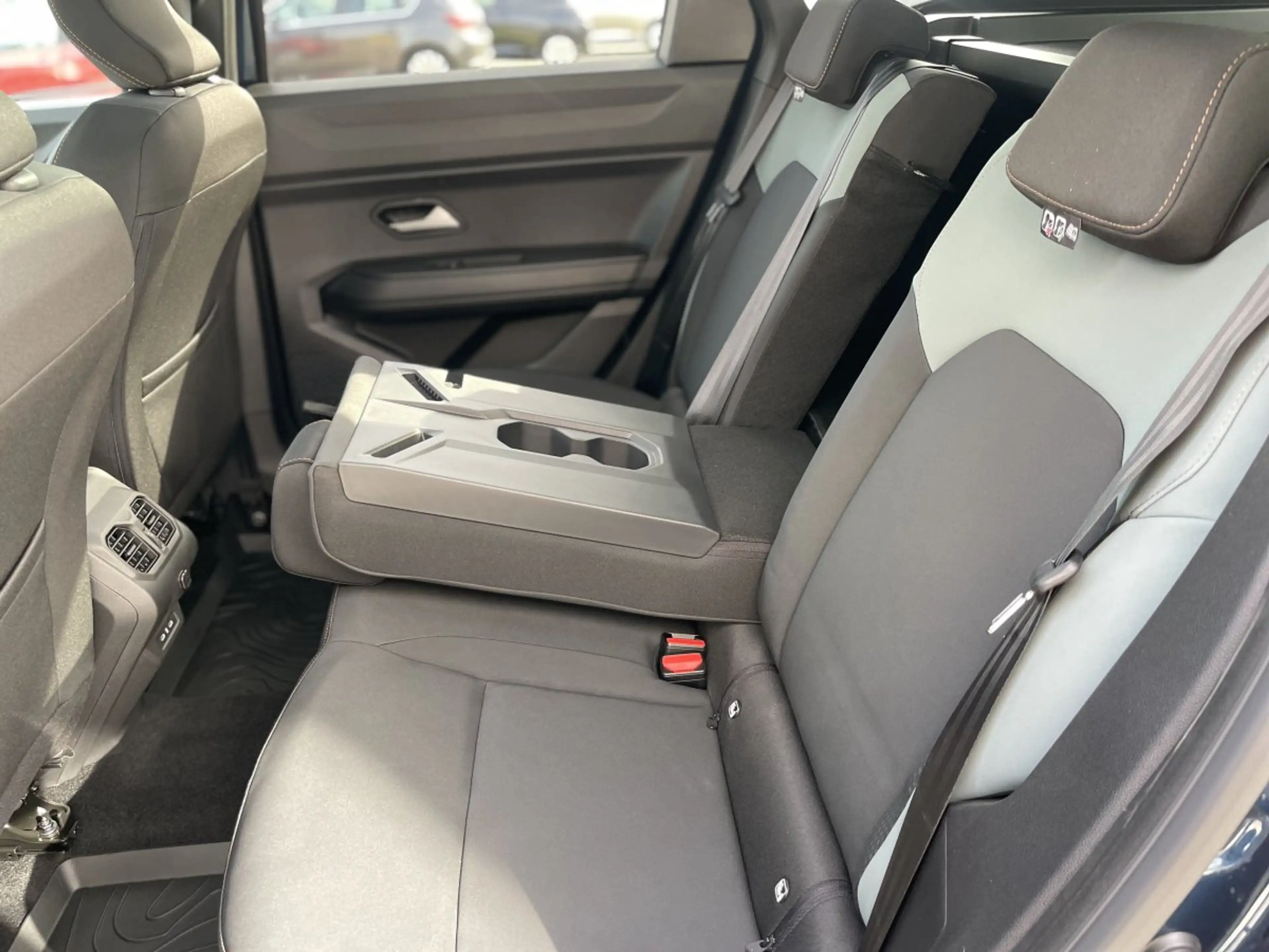 Dacia Bigster Extreme Hybrid 155 Automatik, Panorama-Glasschiebe — photo 13