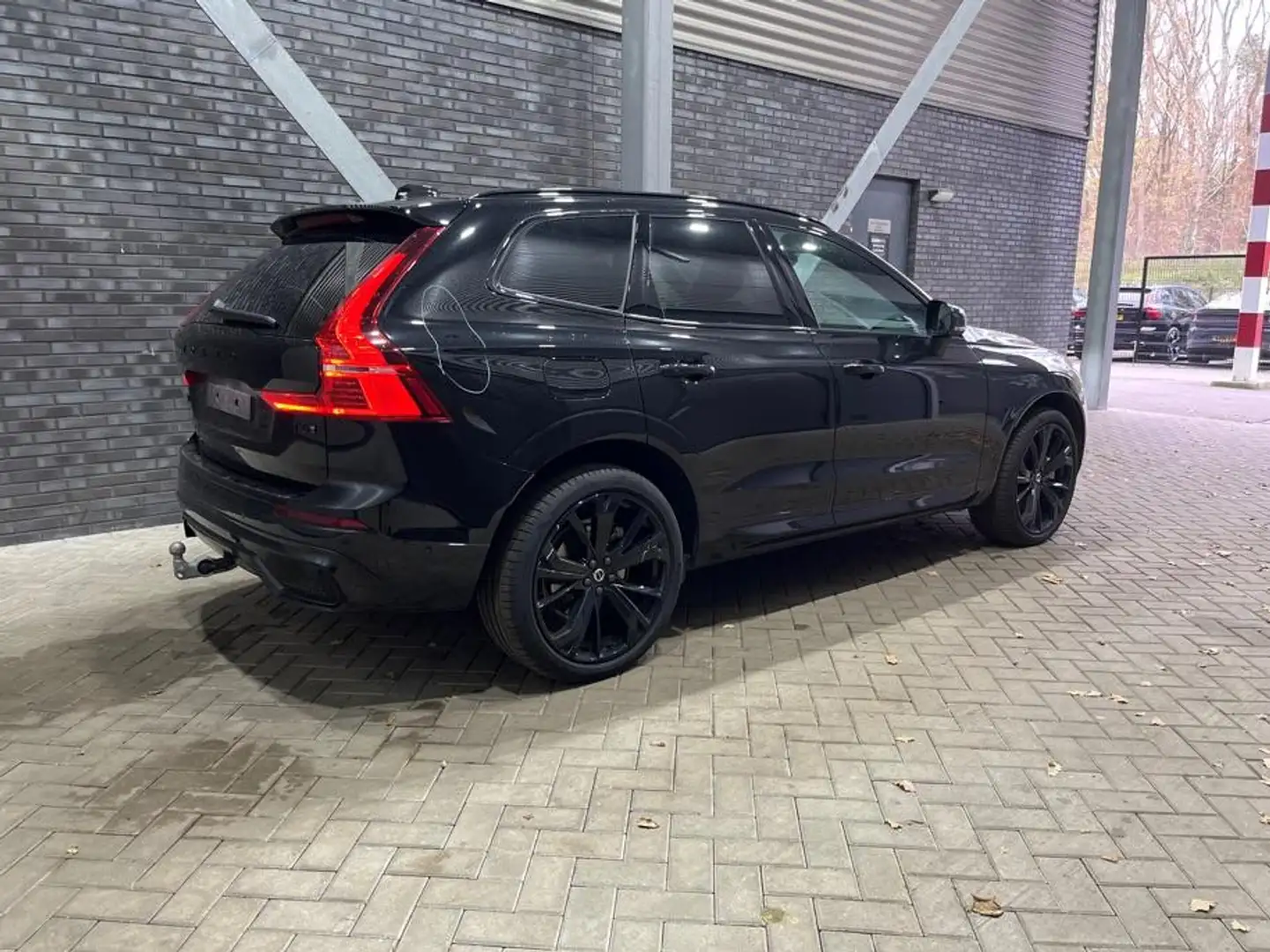 Volvo XC60 T6 Plug-in hybrid Plus Black Edition | Panoramadak Noir - 2