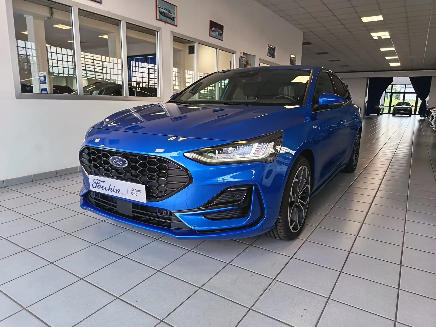 Ford Focus 1.0 Ecoboost Hybrid 125cv ST-Line X Bleu - 1