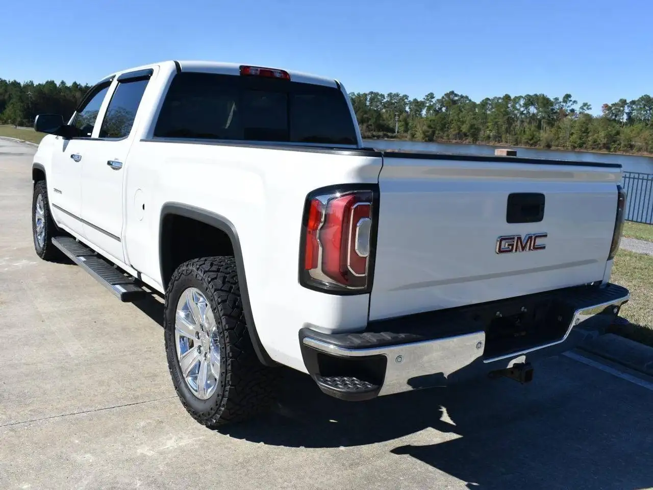 GMC Sierra 1500 fotografie GMC Sierra 1500