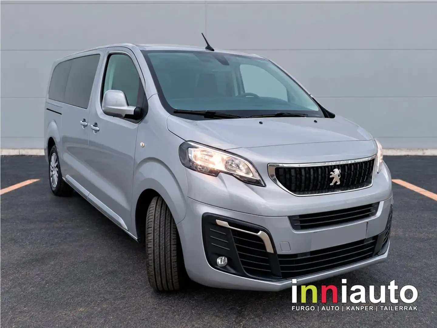 Peugeot Traveller 2.0Hdi 145cv Gris - 1