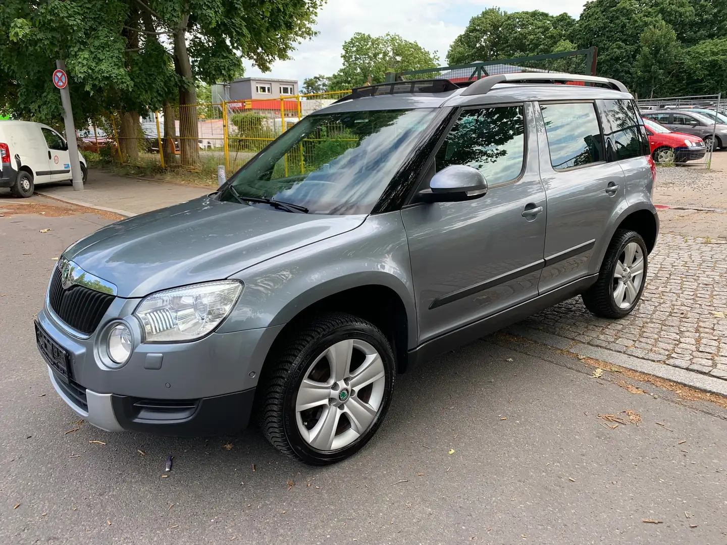 Skoda Yeti Elegance Plus Edition Automatik Panorama Bi-Xenon Gris - 2