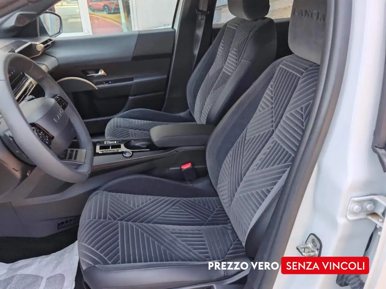 Lancia Ypsilon 2024 — фото 12