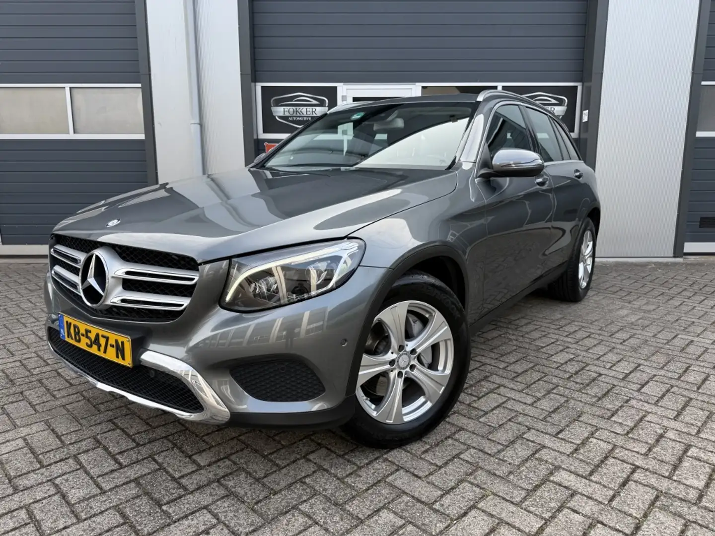 Mercedes-Benz GLC 250 4MATIC Ambition NAP Dealer OH Trekhaak Luchtvering Grijs - 1